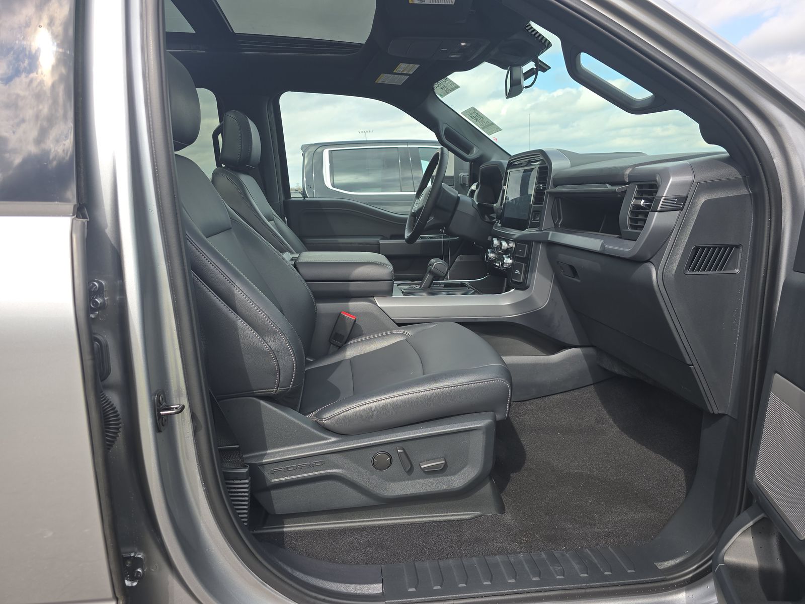 2025 Ford F-150 XLT AWD