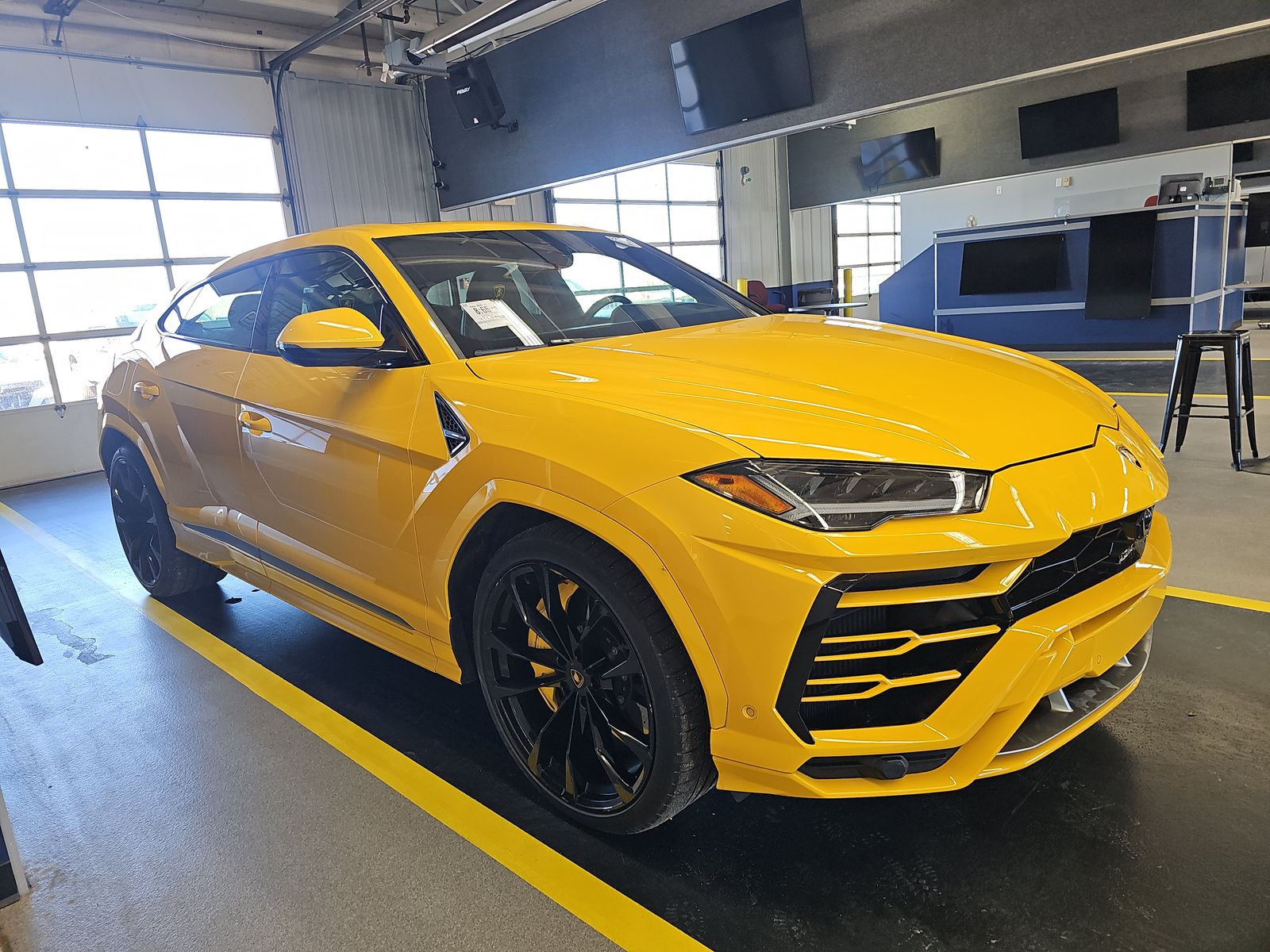 2022 Lamborghini Urus Base AWD