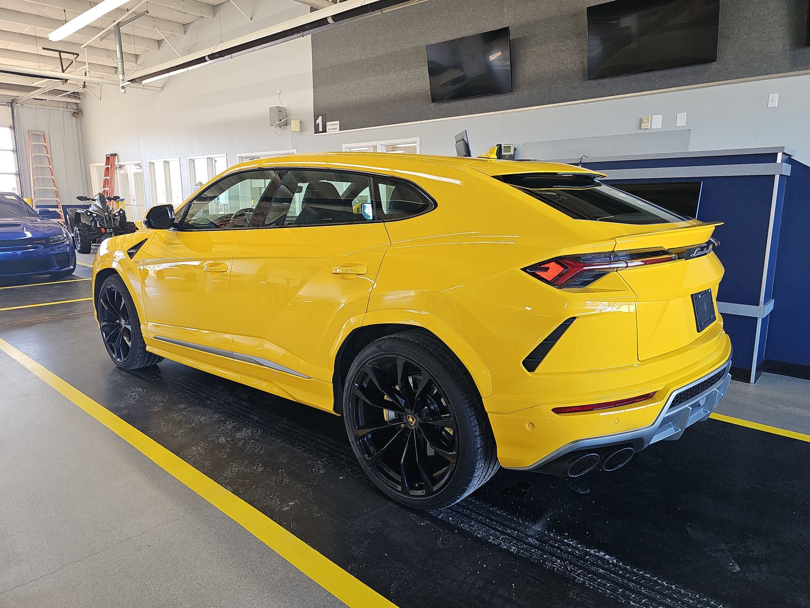2022 Lamborghini Urus Base AWD