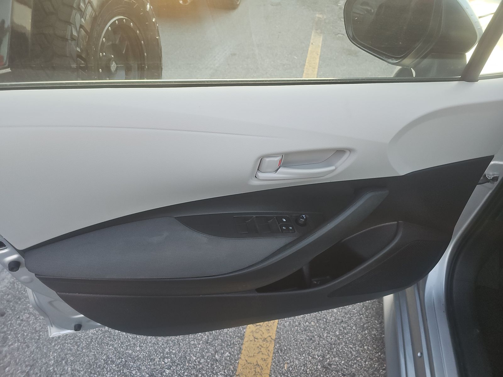 2025 Toyota Corolla Hybrid LE FWD