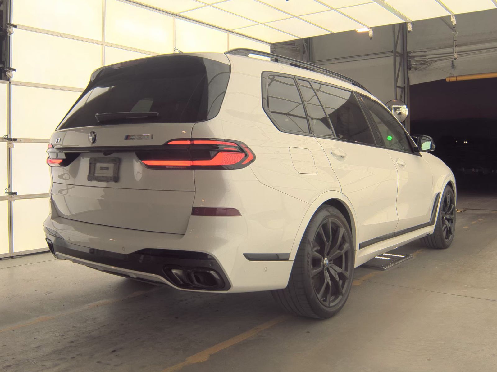 2026 BMW X7 M60i AWD