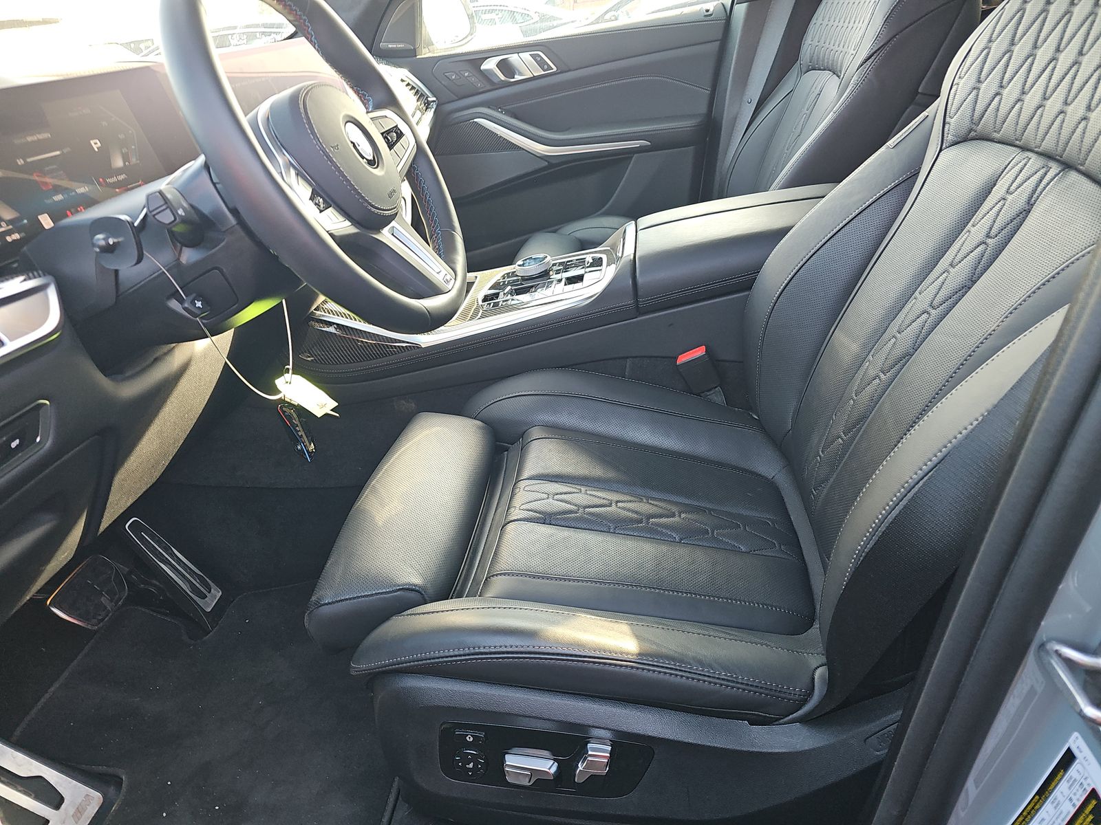 2026 BMW X7 M60i AWD