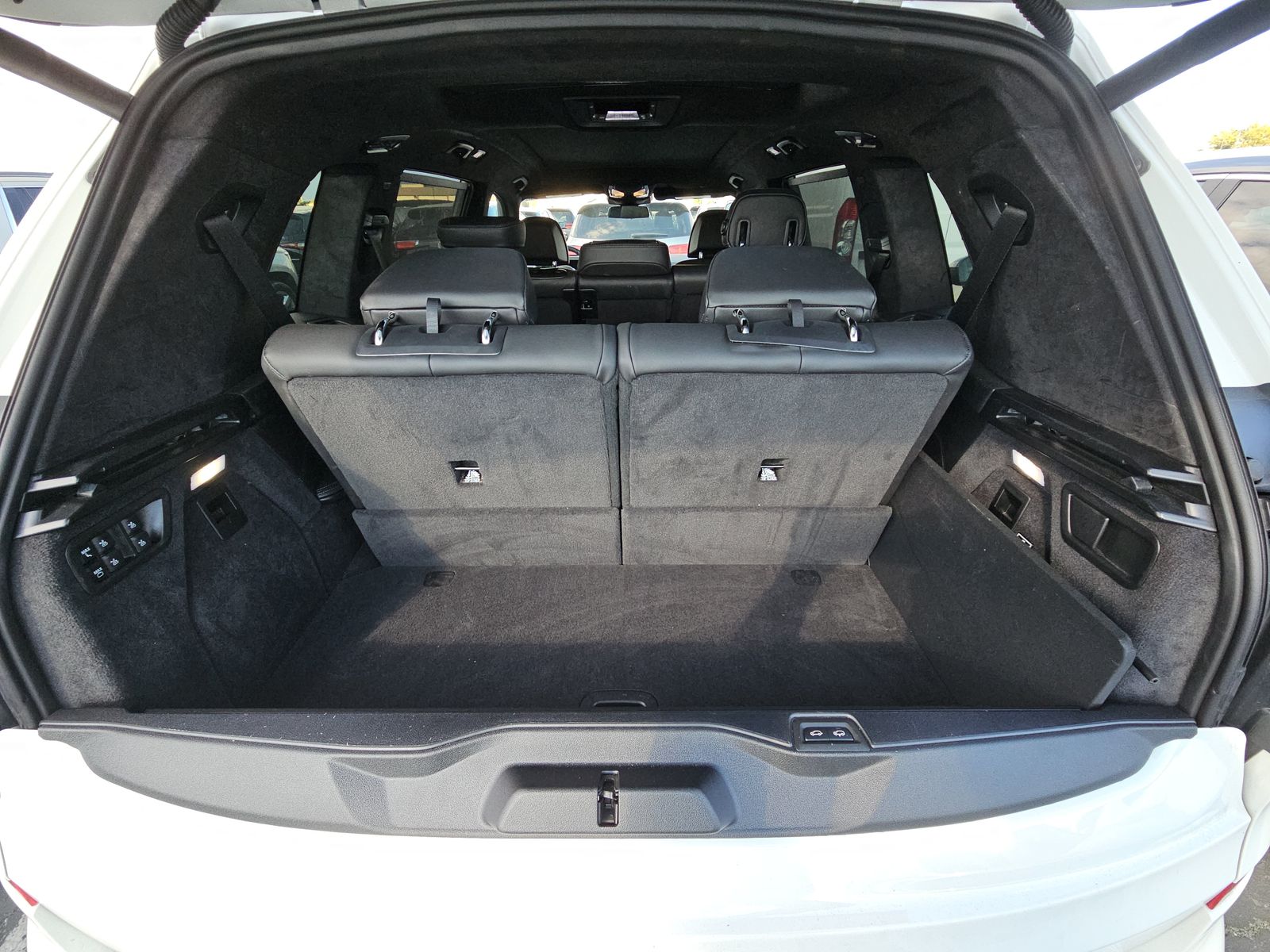 2026 BMW X7 M60i AWD