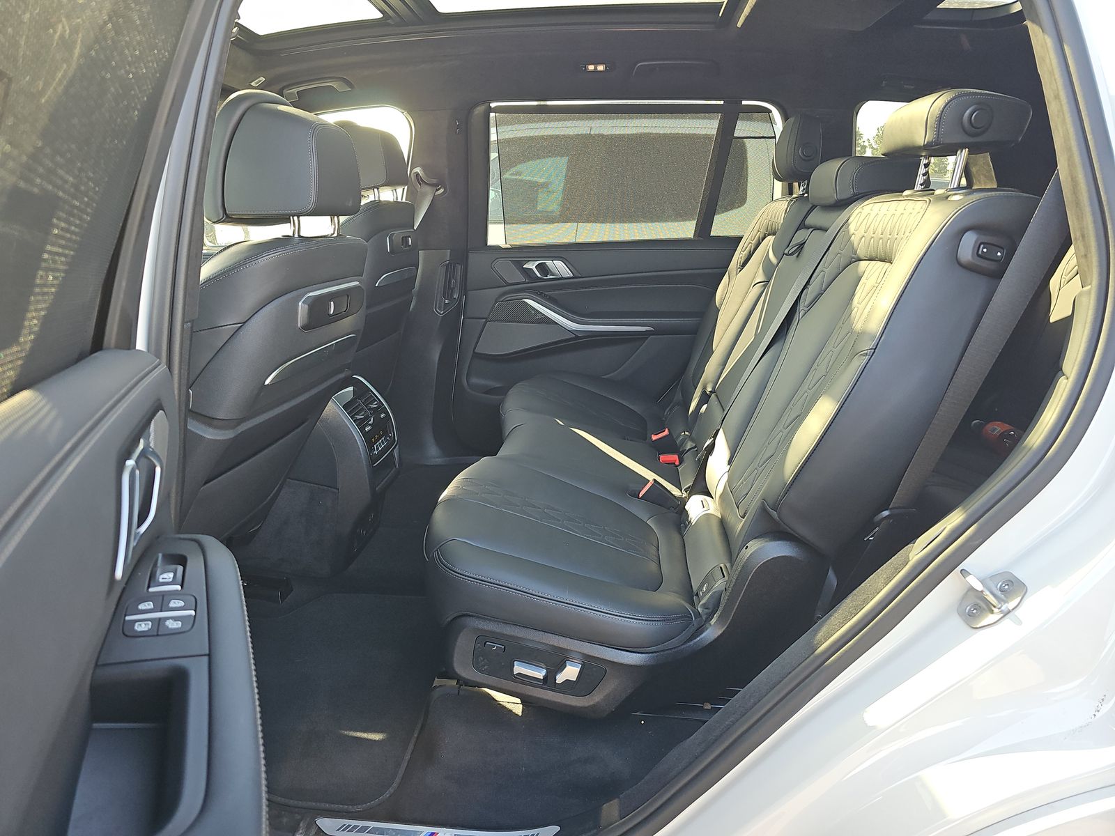 2026 BMW X7 M60i AWD