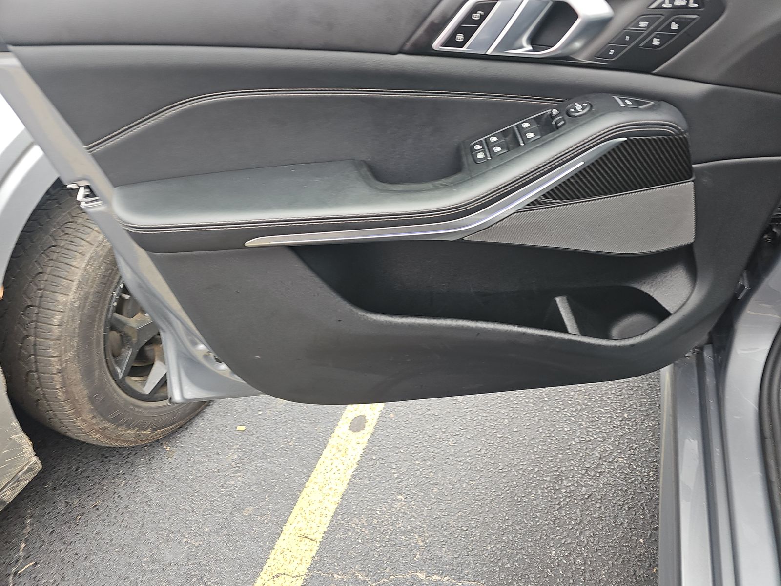 2026 BMW X7 M60i AWD