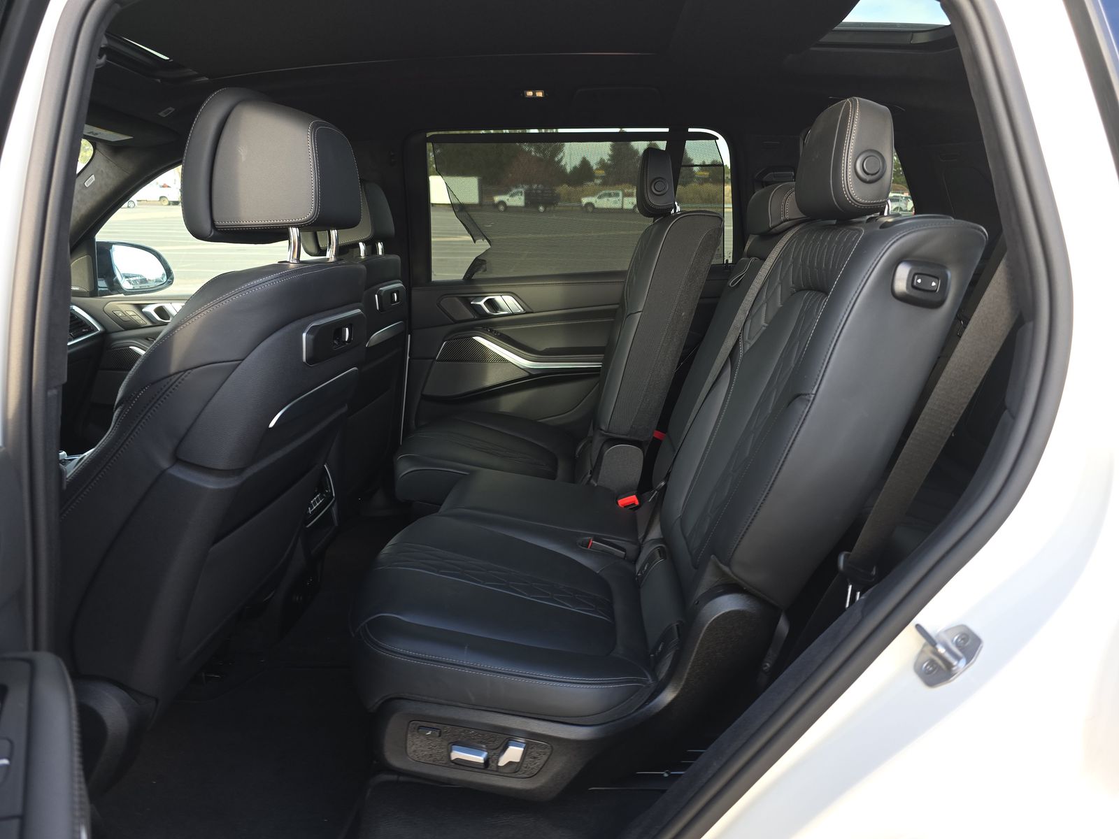 2026 BMW X7 M60i AWD