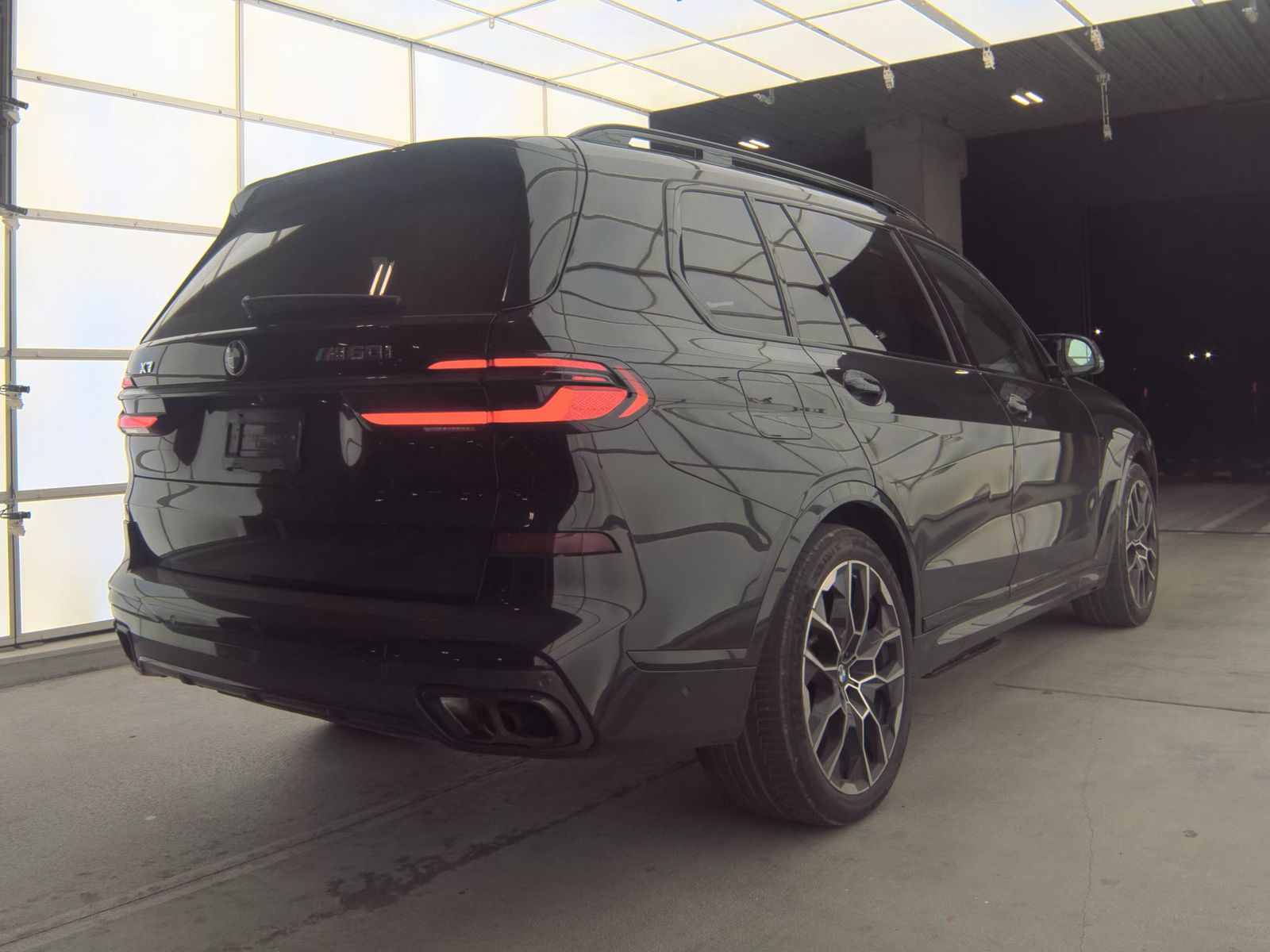2026 BMW X7 M60i AWD