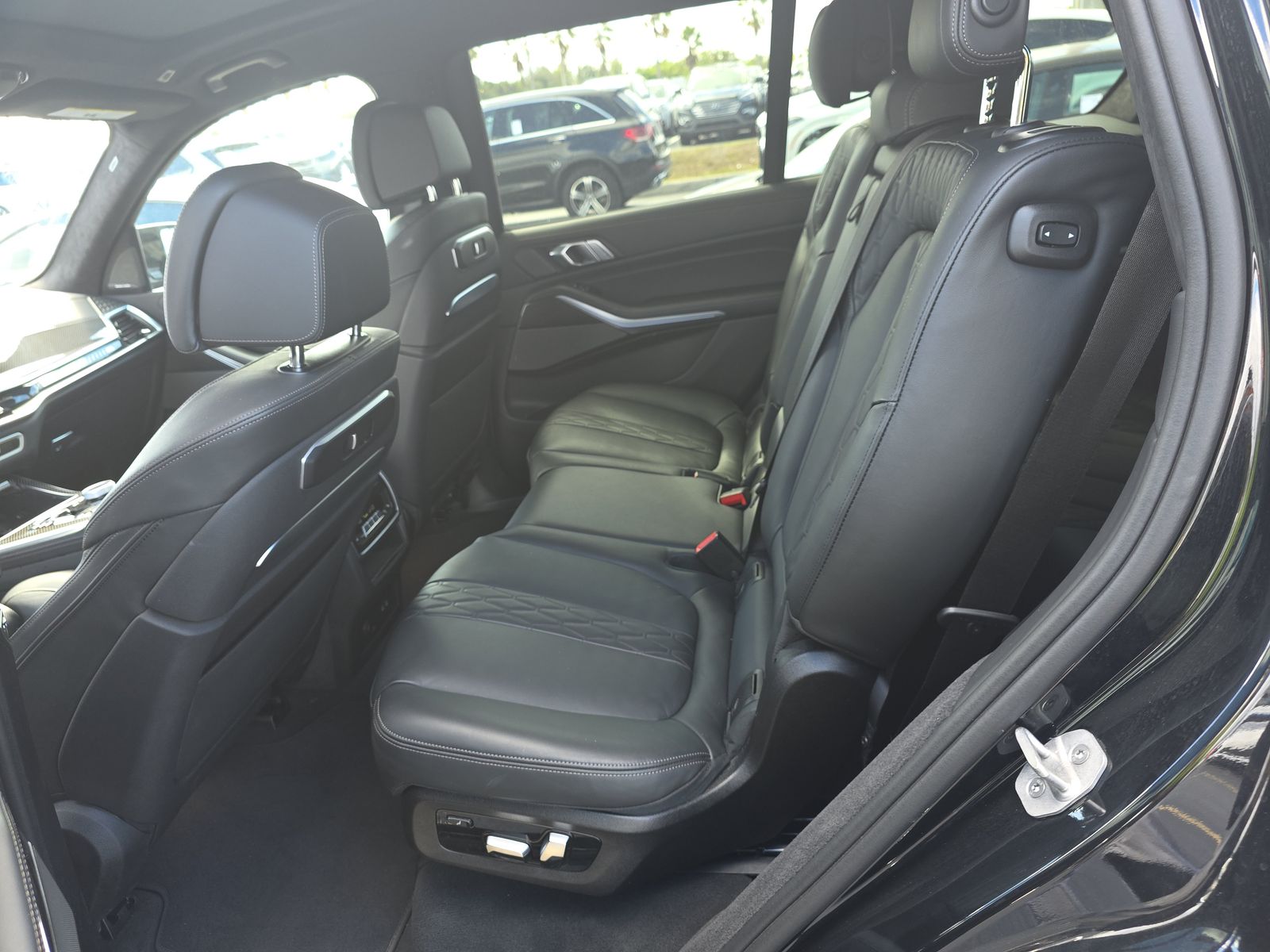 2026 BMW X7 M60i AWD