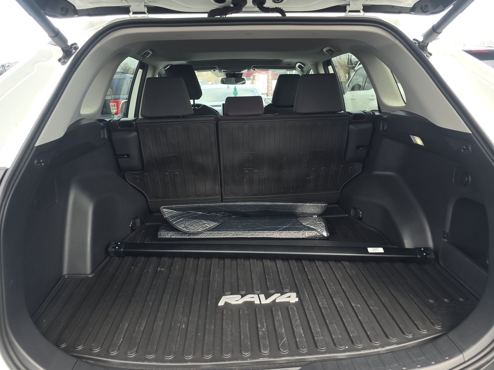 2024 Toyota RAV4 XLE FWD