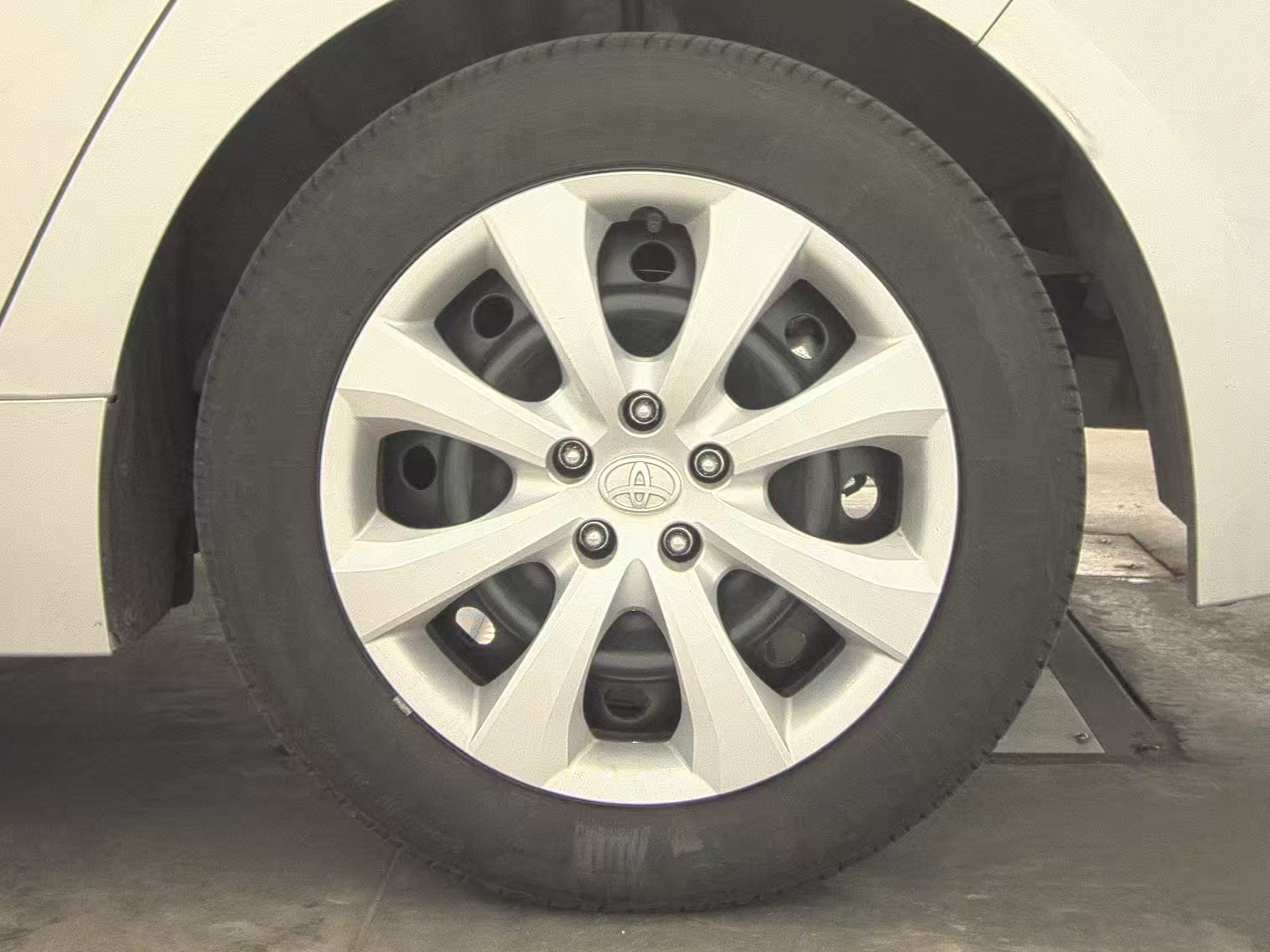 2025 Toyota Corolla LE FWD