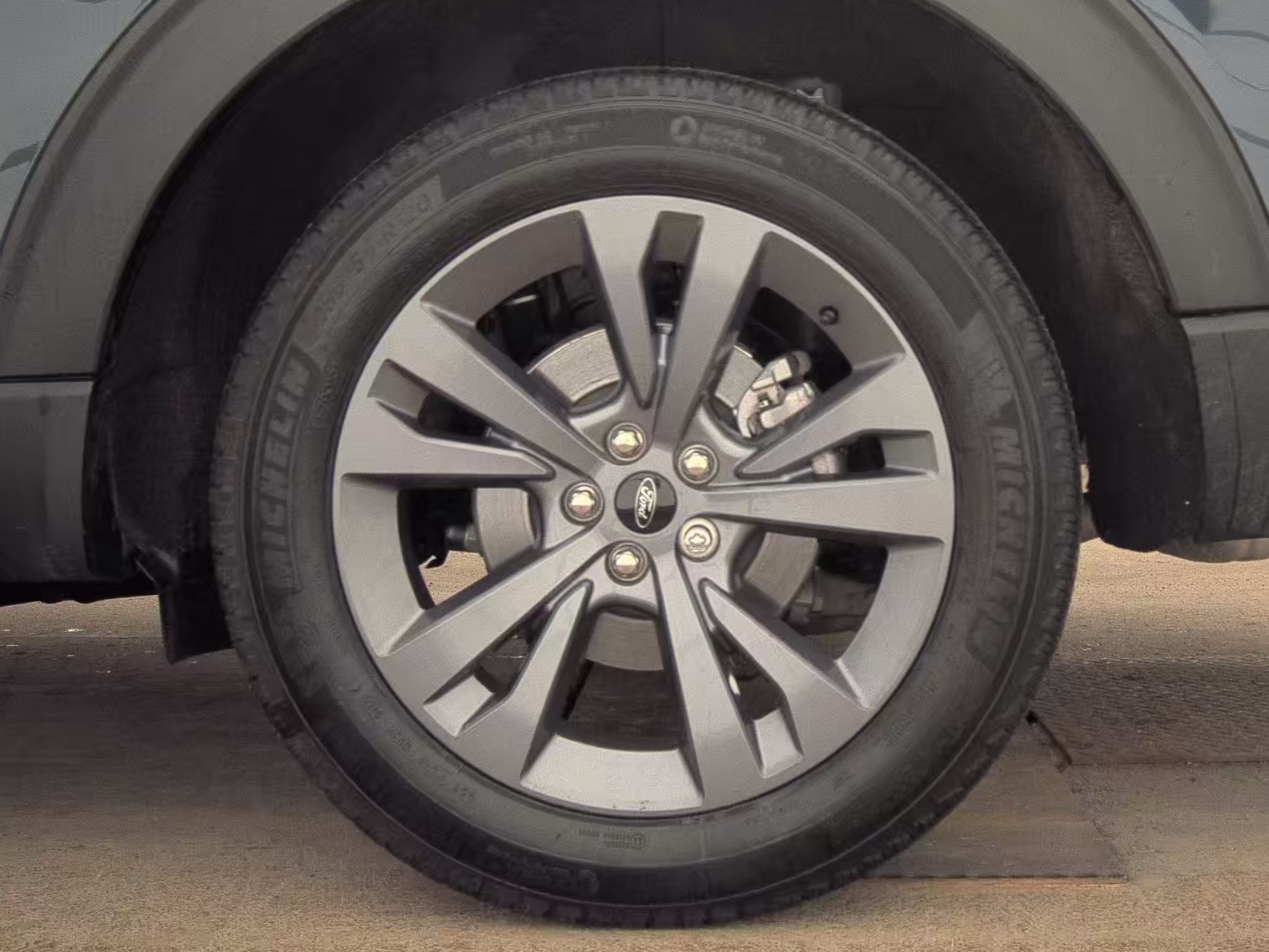 2024 Ford Explorer XLT AWD