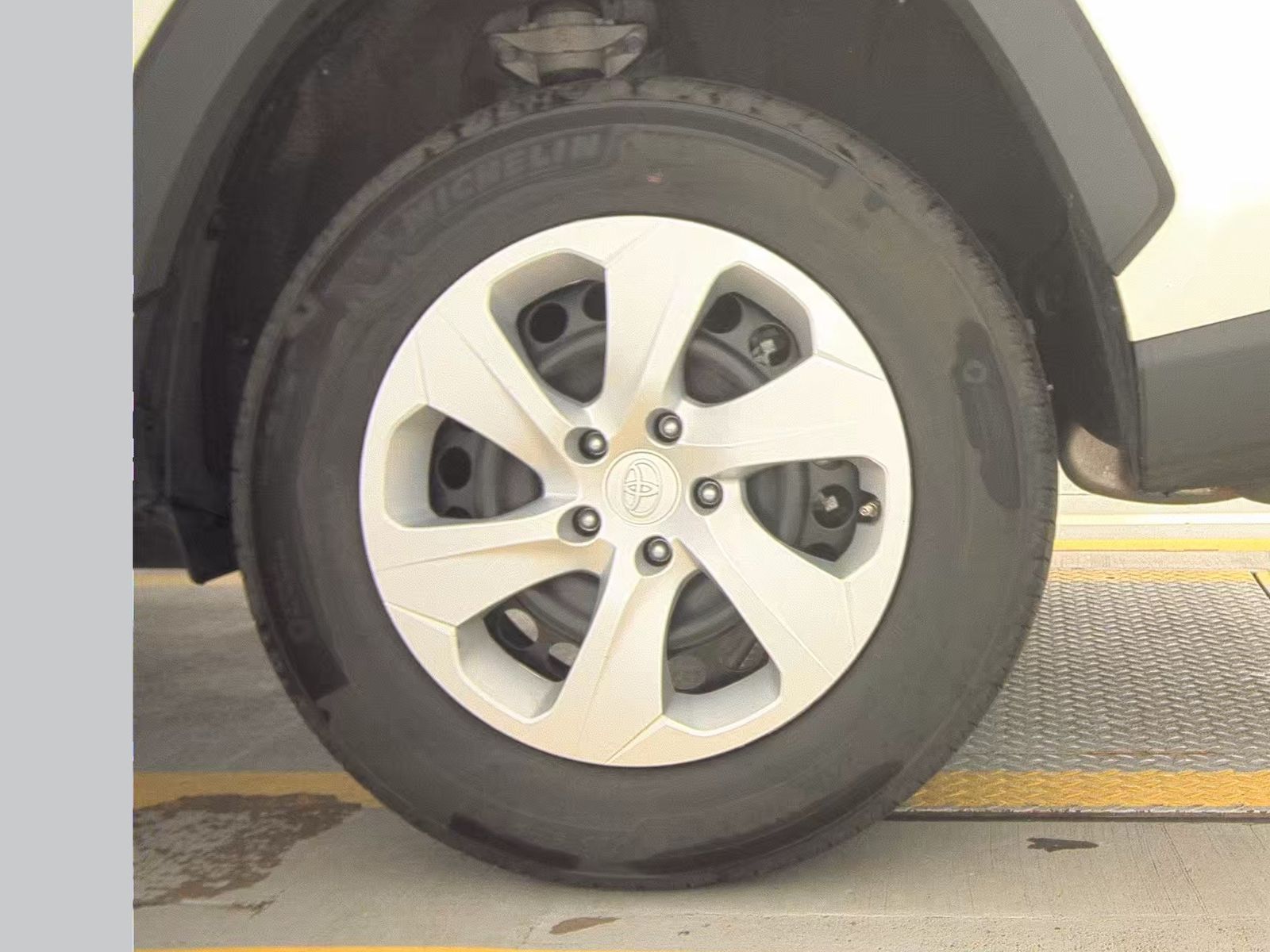 2025 Toyota RAV4 LE FWD