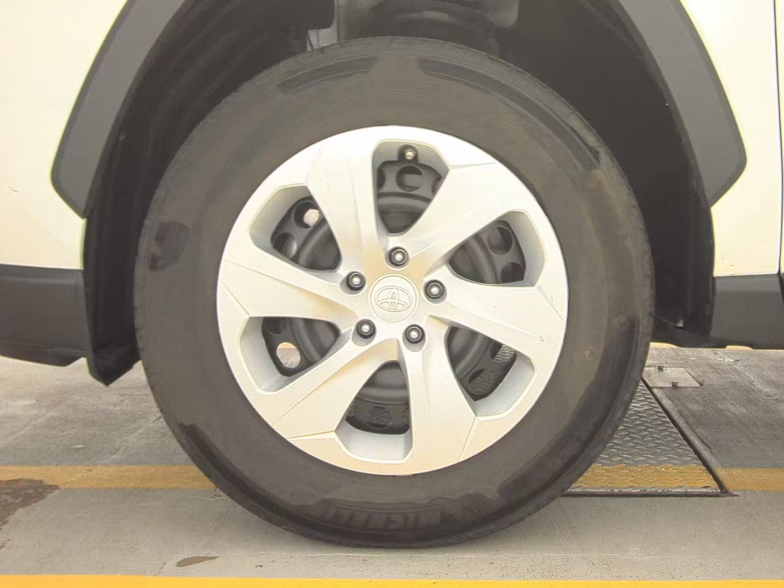 2025 Toyota RAV4 LE FWD