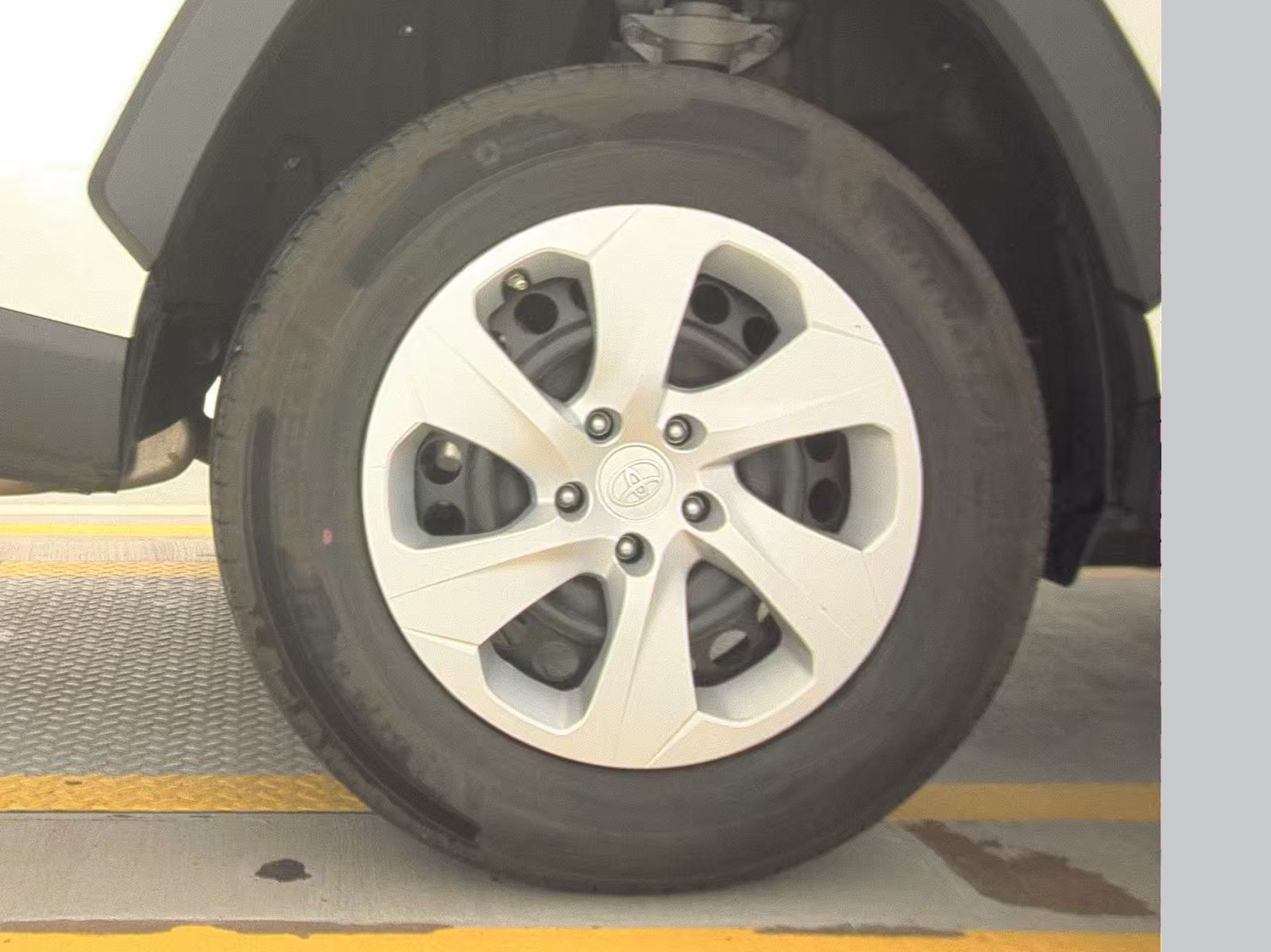 2025 Toyota RAV4 LE FWD