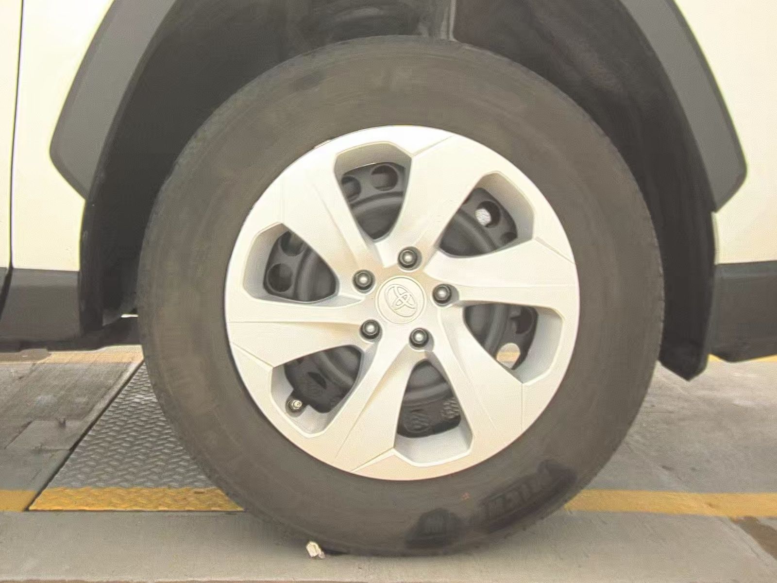 2025 Toyota RAV4 LE FWD