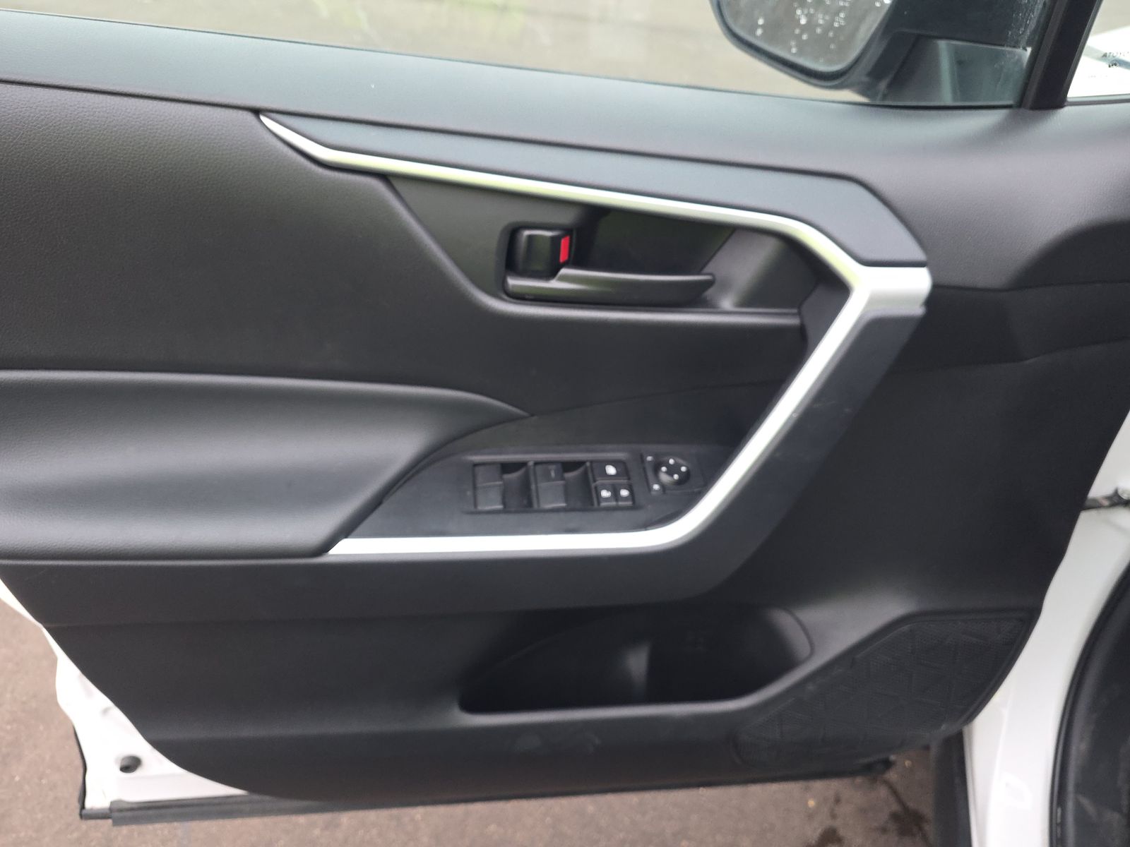 2025 Toyota RAV4 LE FWD