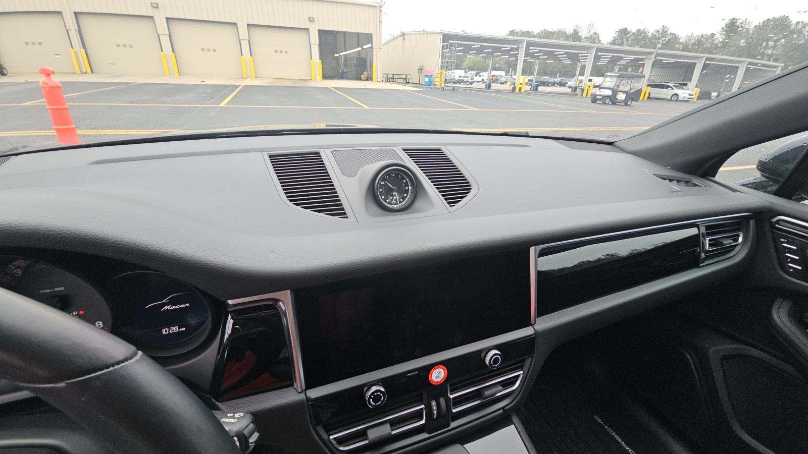 2024 Porsche Macan Base AWD