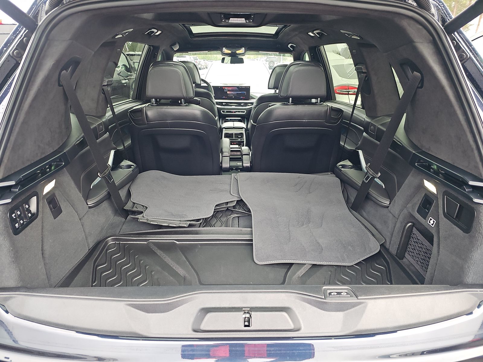 2023 BMW X7 M60i AWD