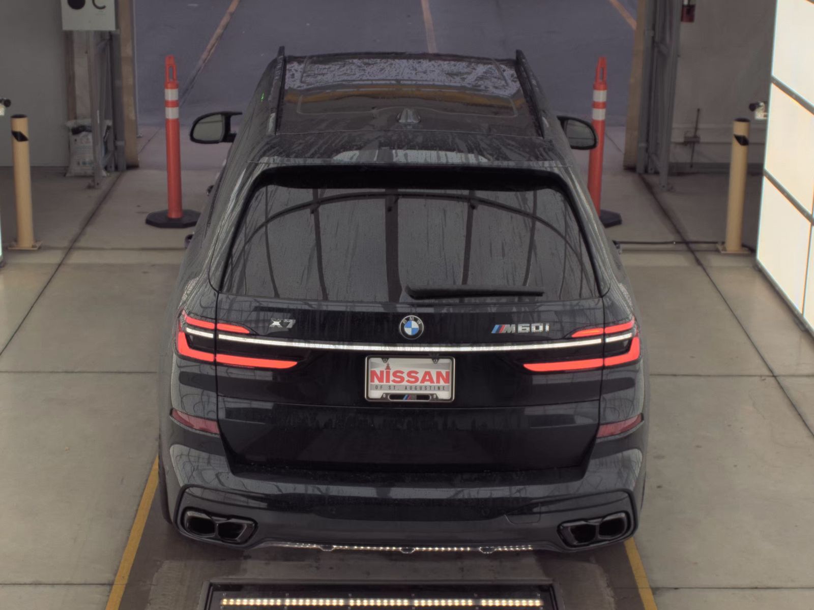 2023 BMW X7 M60i AWD