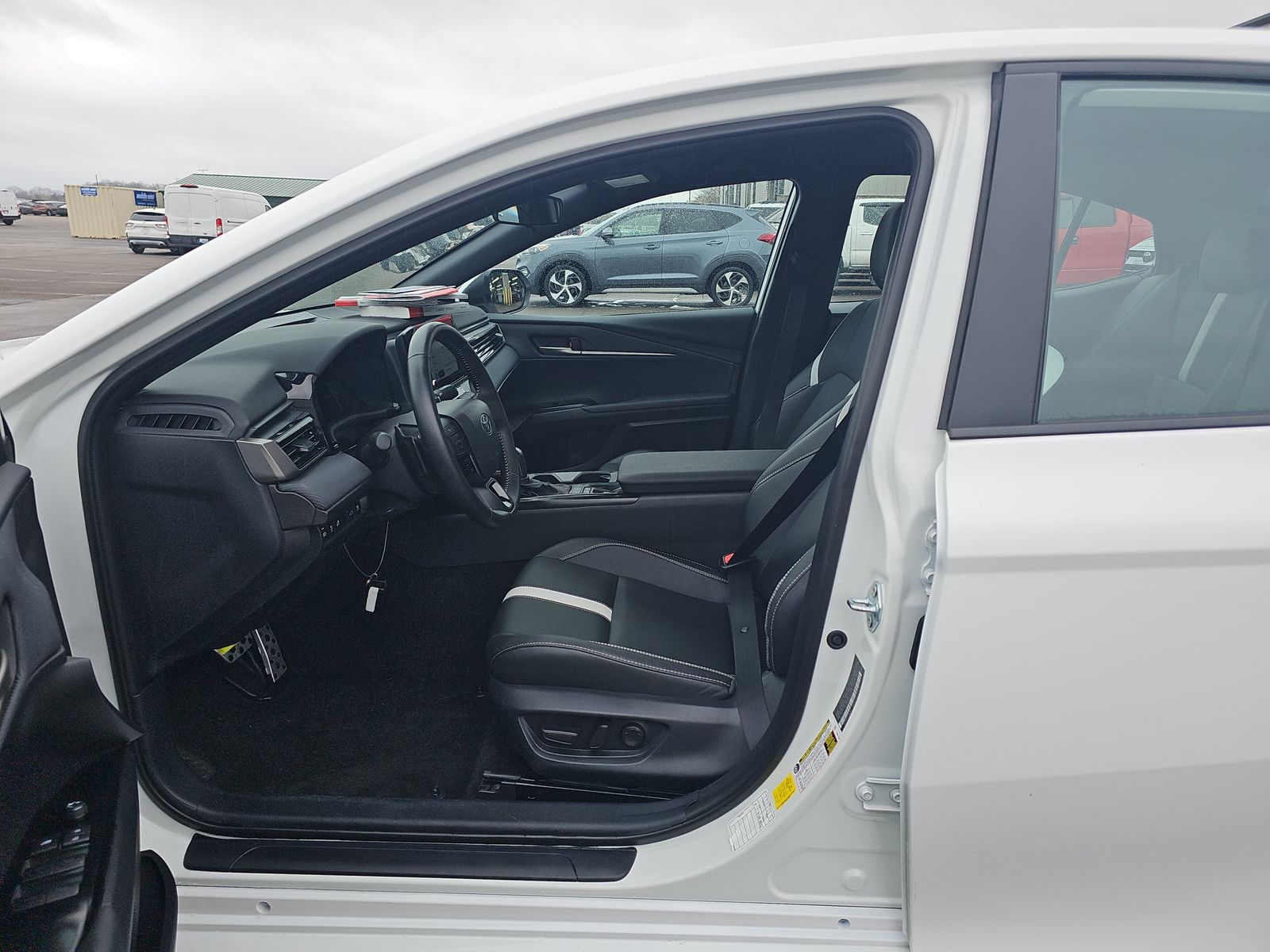 2025 Toyota Camry SE FWD