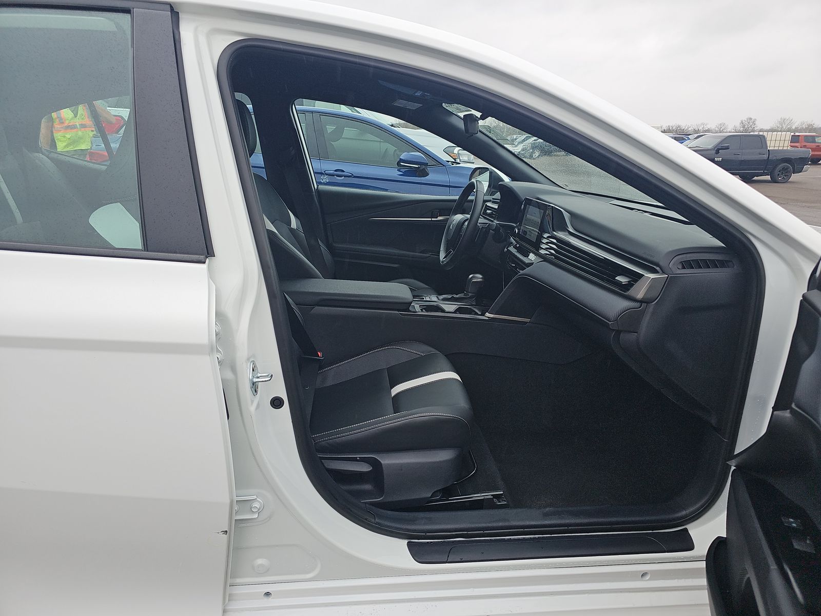 2025 Toyota Camry SE FWD