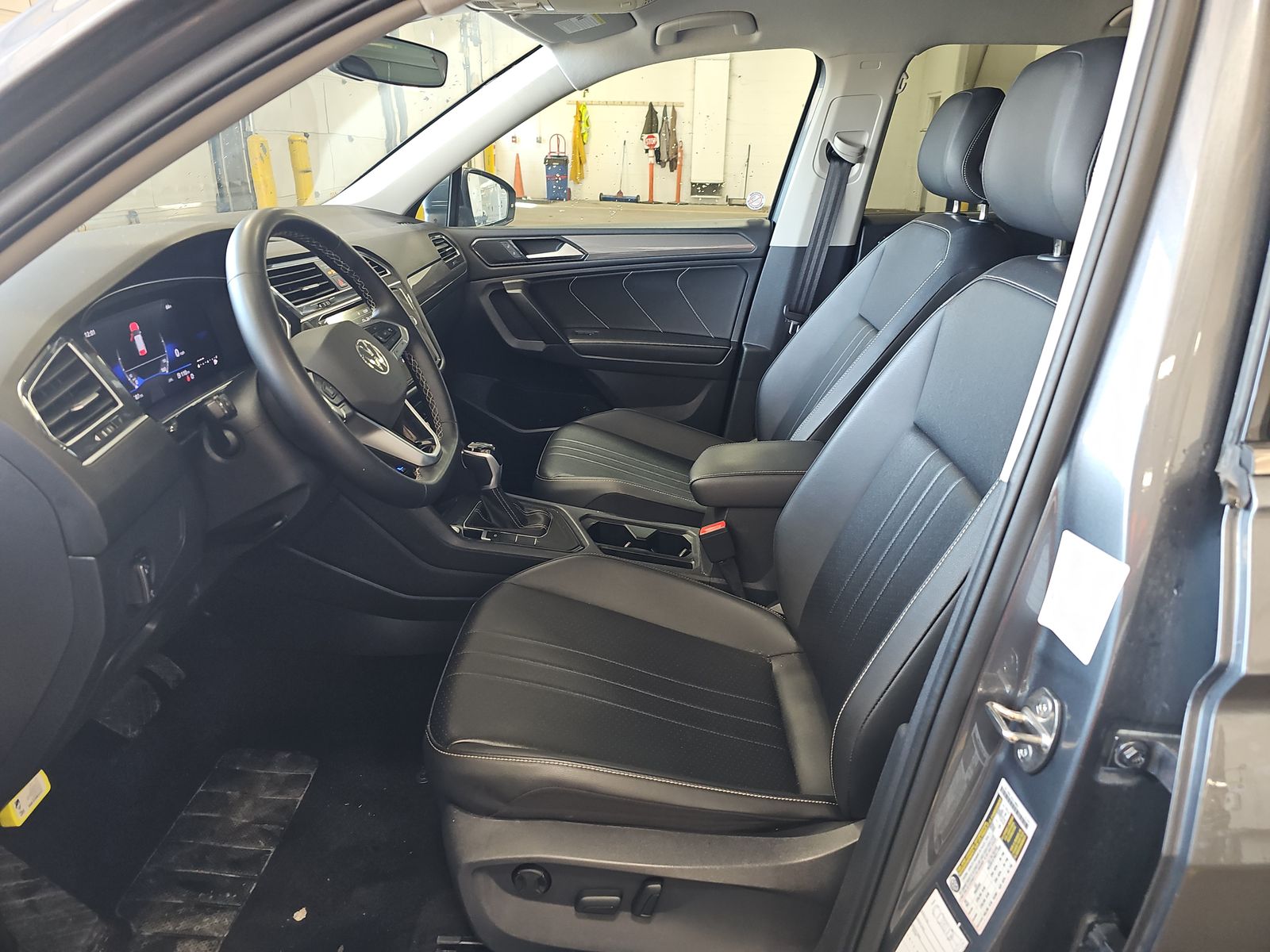 2024 Volkswagen Tiguan 2.0T SE FWD