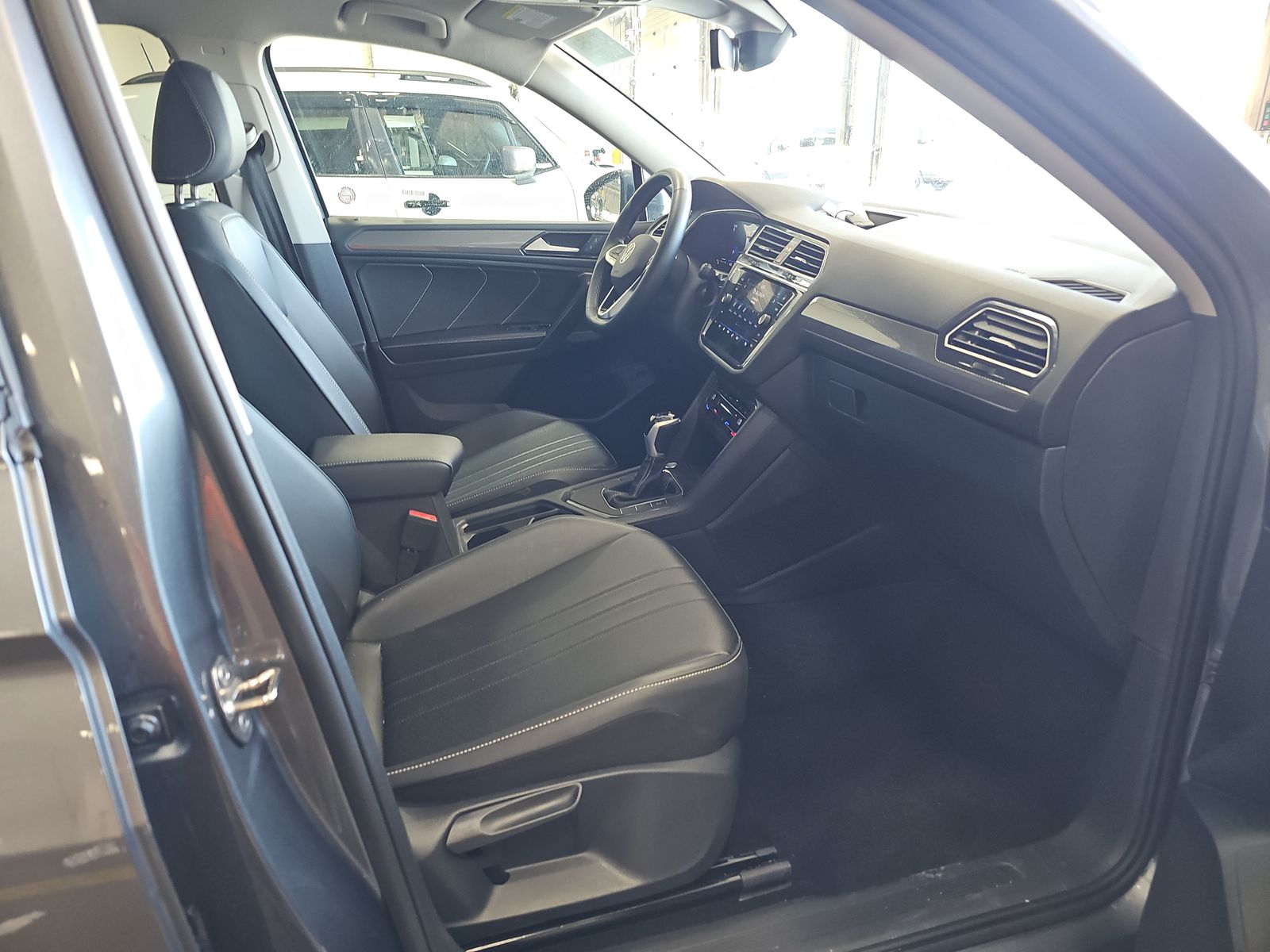 2024 Volkswagen Tiguan 2.0T SE FWD