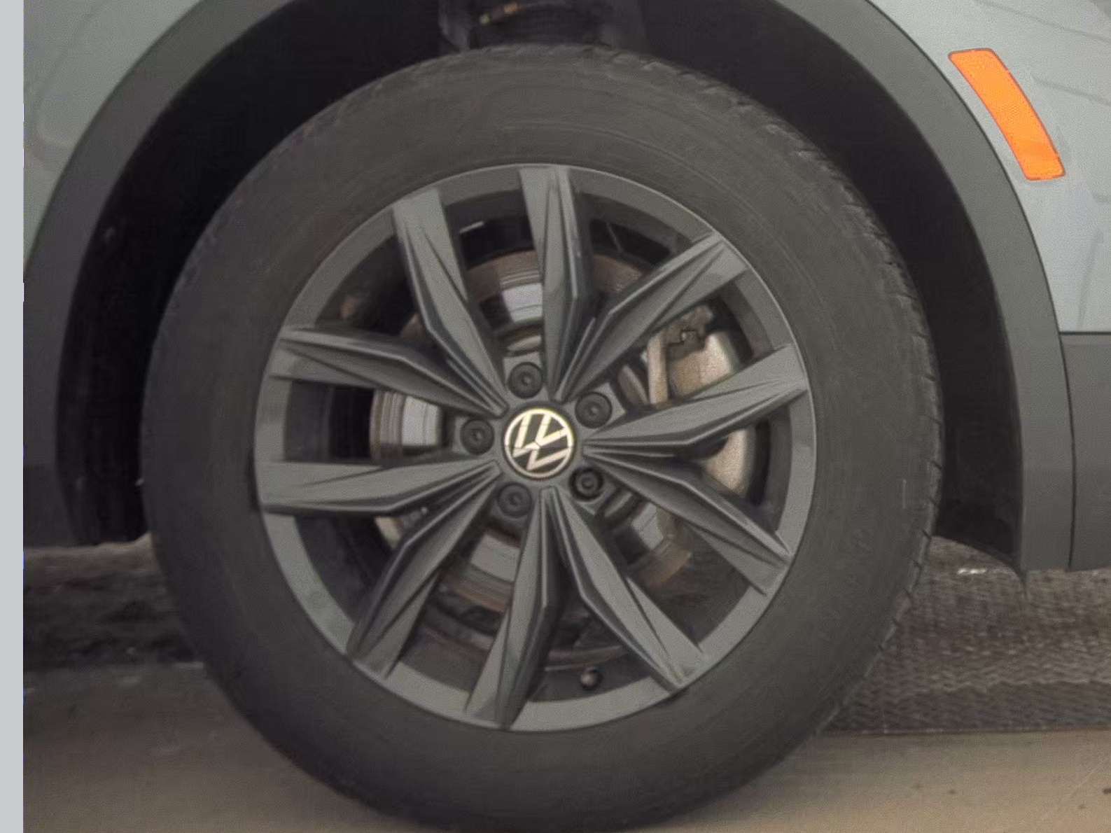 2024 Volkswagen Tiguan 2.0T SE FWD