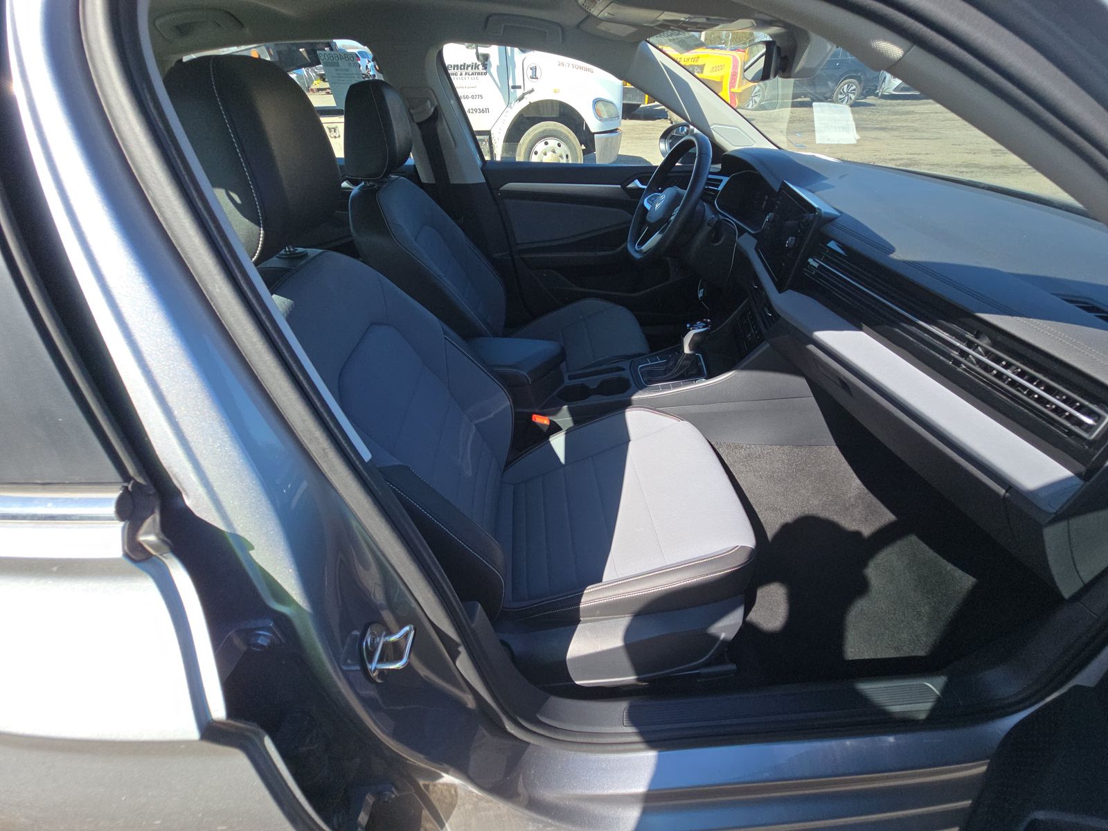 2025 Volkswagen Jetta 1.5T SE FWD