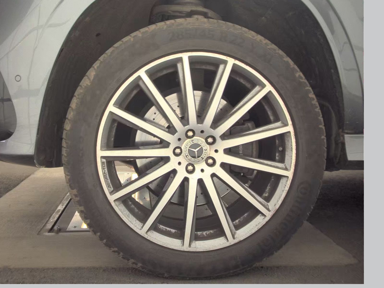 MERCEDES-BENZ GLS - 10