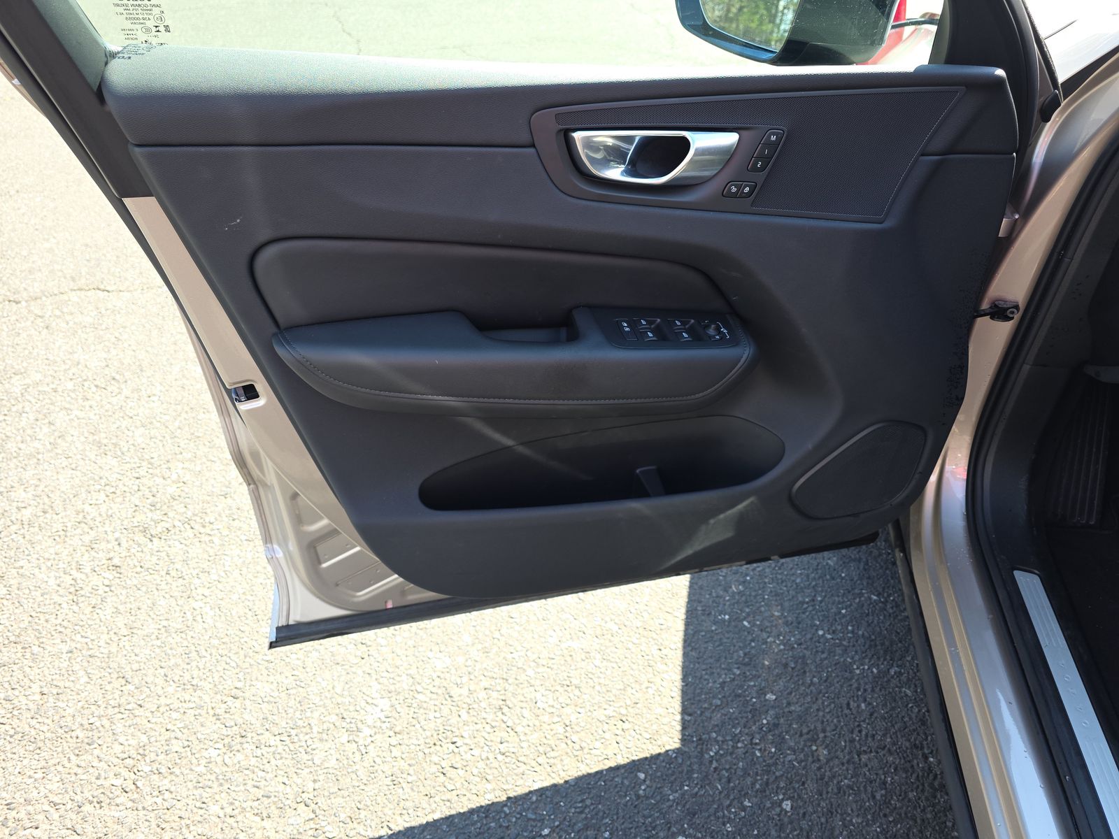 2025 Volvo XC60 B5 Plus AWD