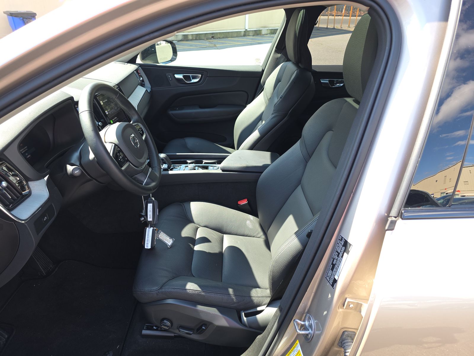 2025 Volvo XC60 B5 Plus AWD