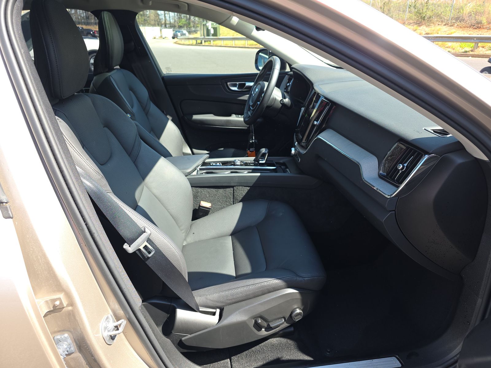 2025 Volvo XC60 B5 Plus AWD