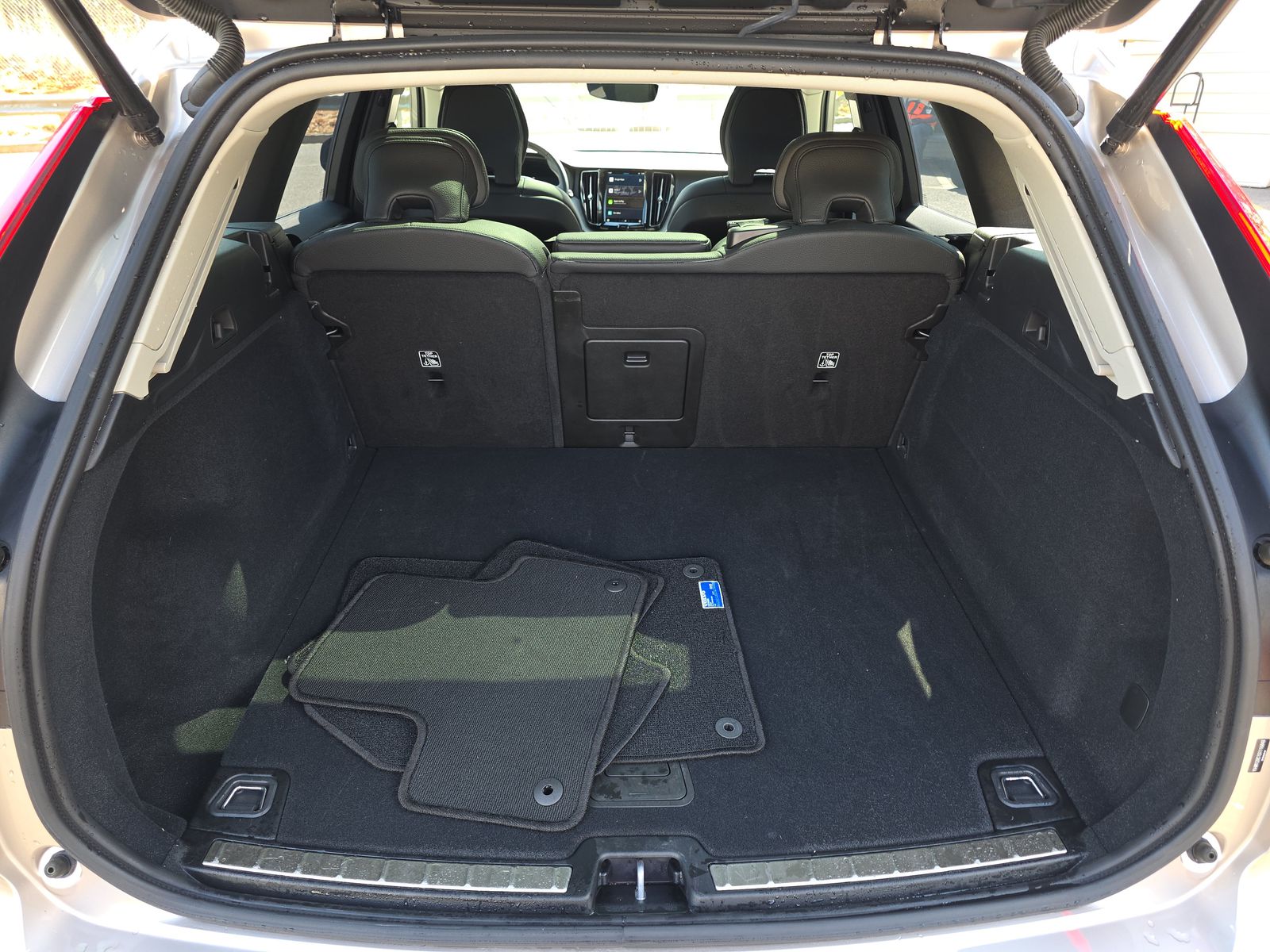 2025 Volvo XC60 B5 Plus AWD