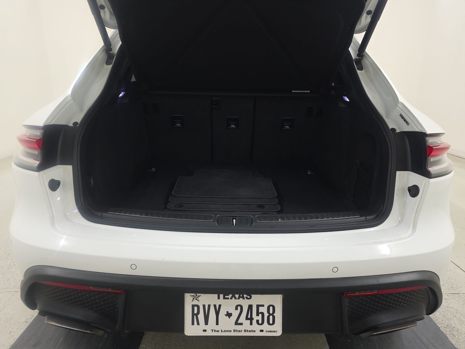 2022 Porsche Macan Base AWD