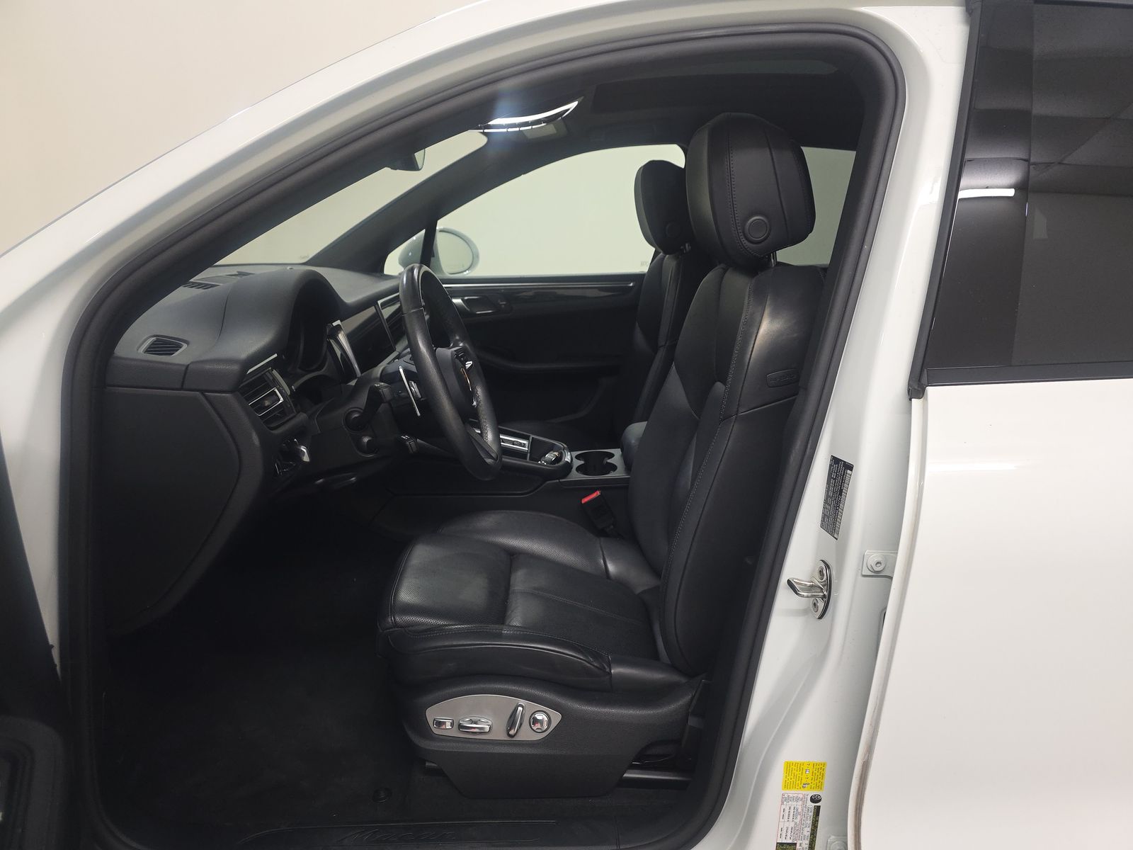 2022 Porsche Macan Base AWD