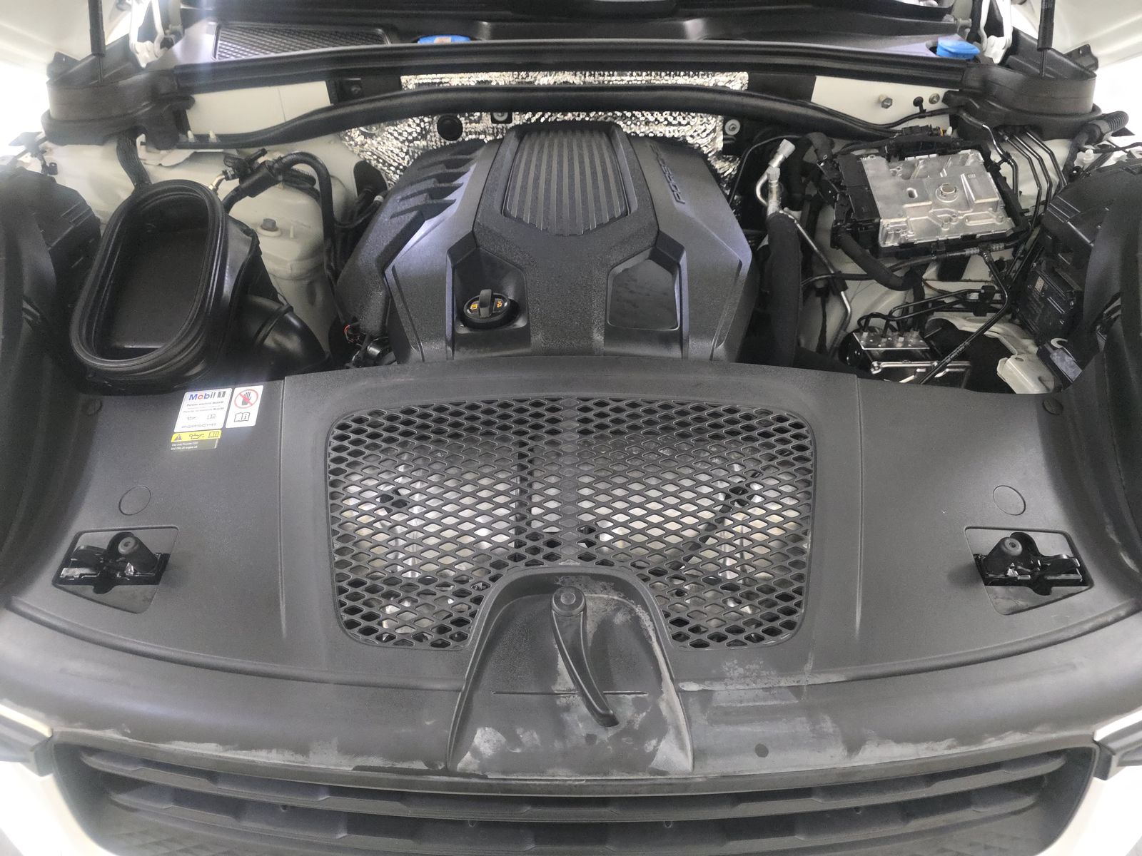 2022 Porsche Macan Base AWD