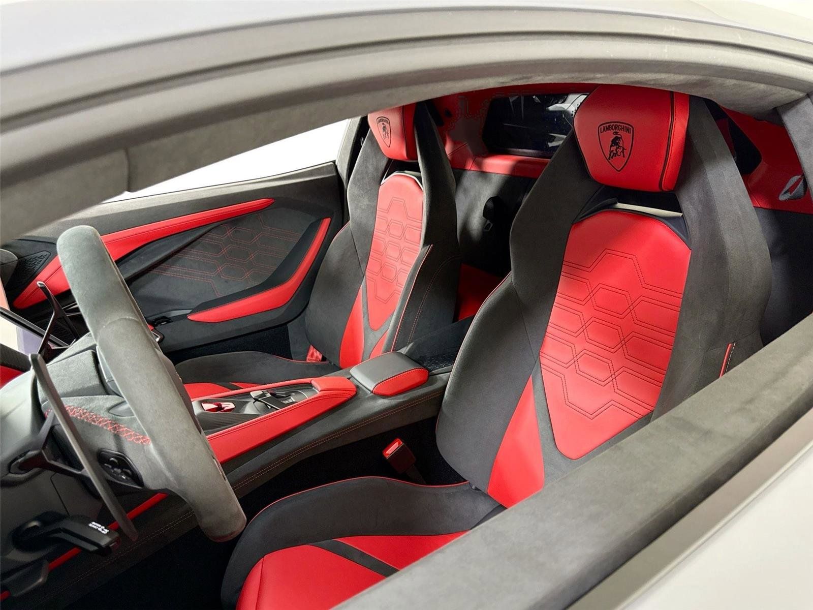 2025 Lamborghini Revuelto Base AWD