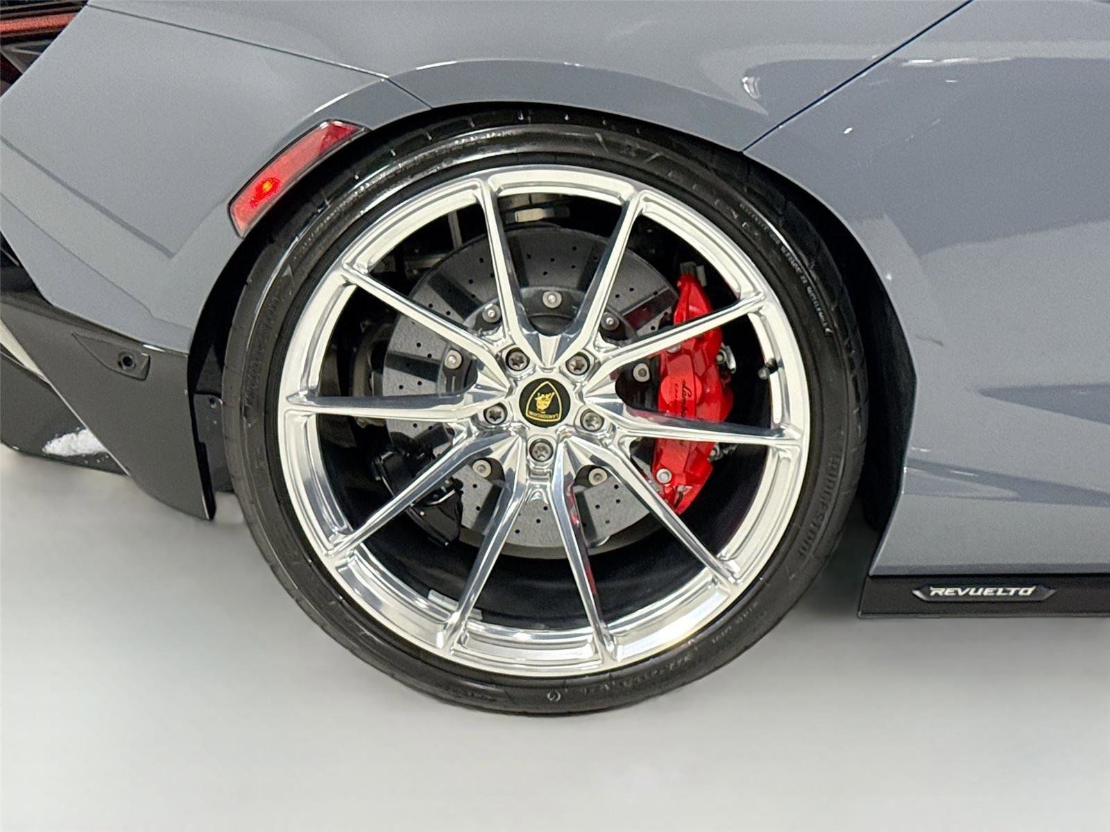 2025 Lamborghini Revuelto Base AWD