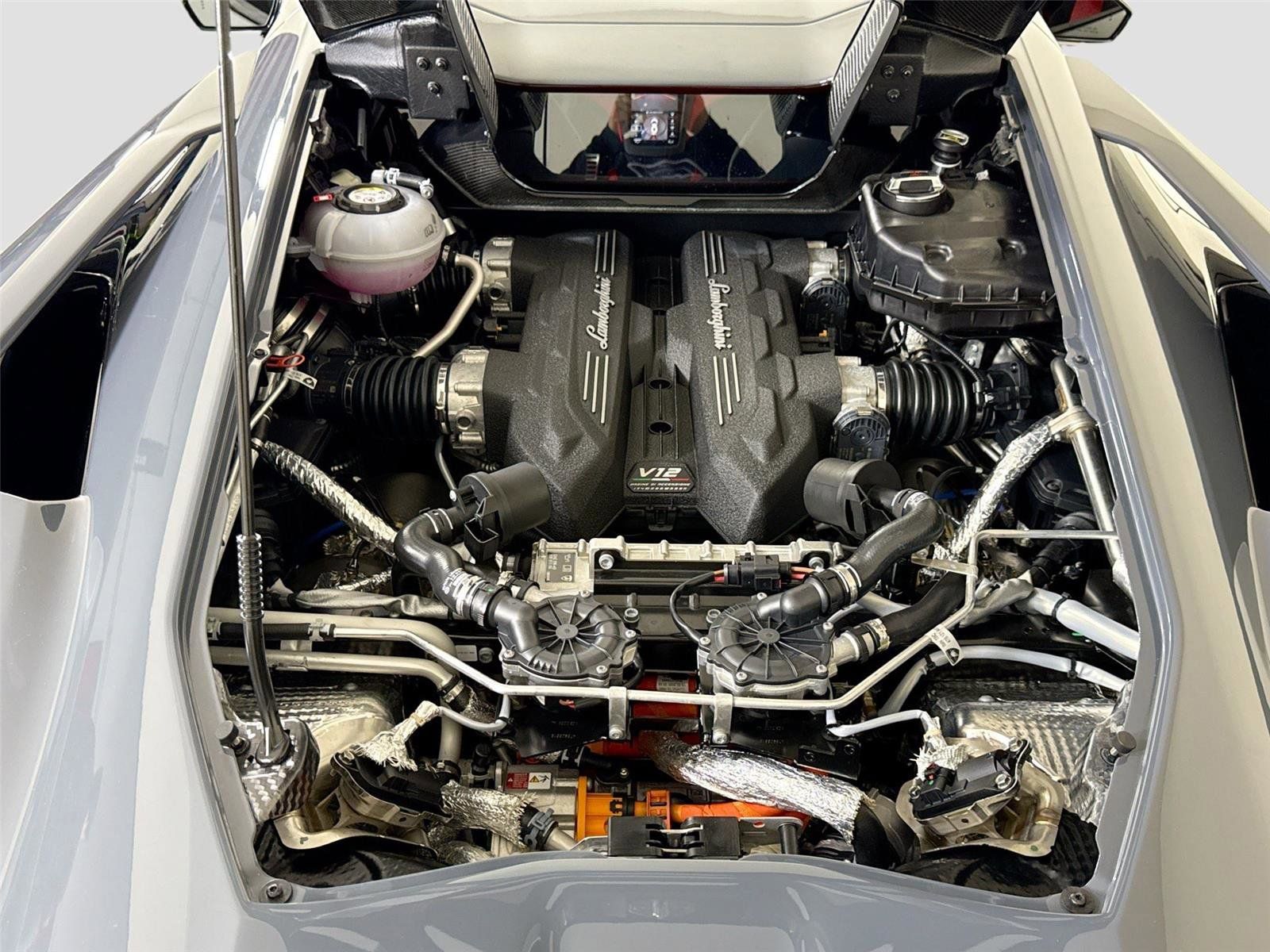 2025 Lamborghini Revuelto Base AWD