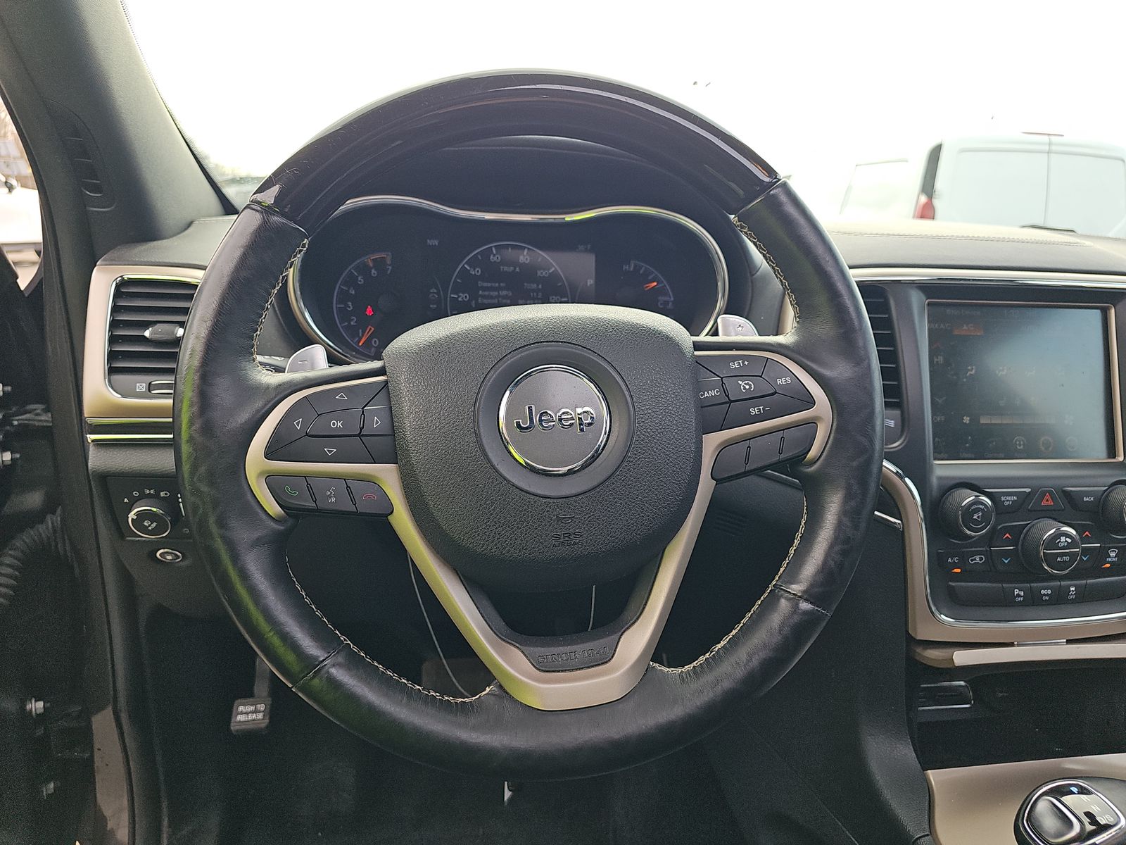 Jeep Grand Cherokee Overland снимка Jeep Grand Cherokee Overland