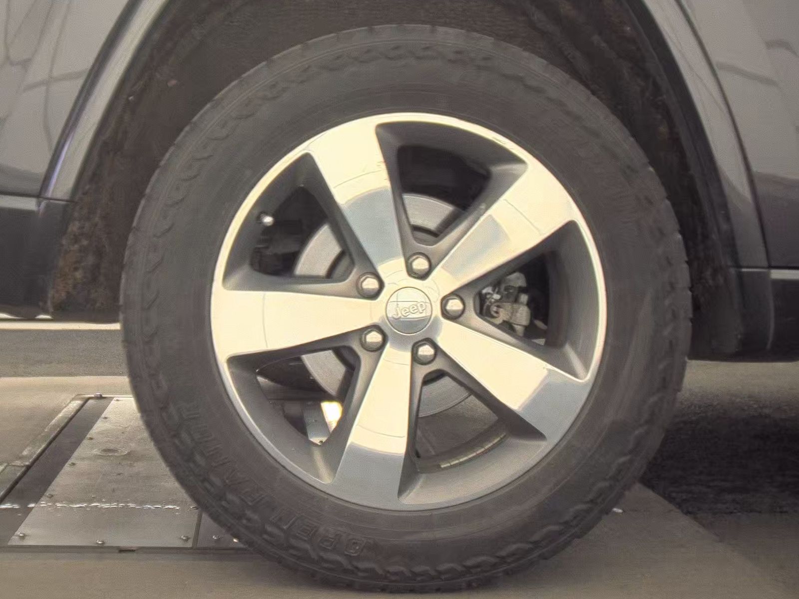 Jeep Grand Cherokee Overland снимка Jeep Grand Cherokee Overland