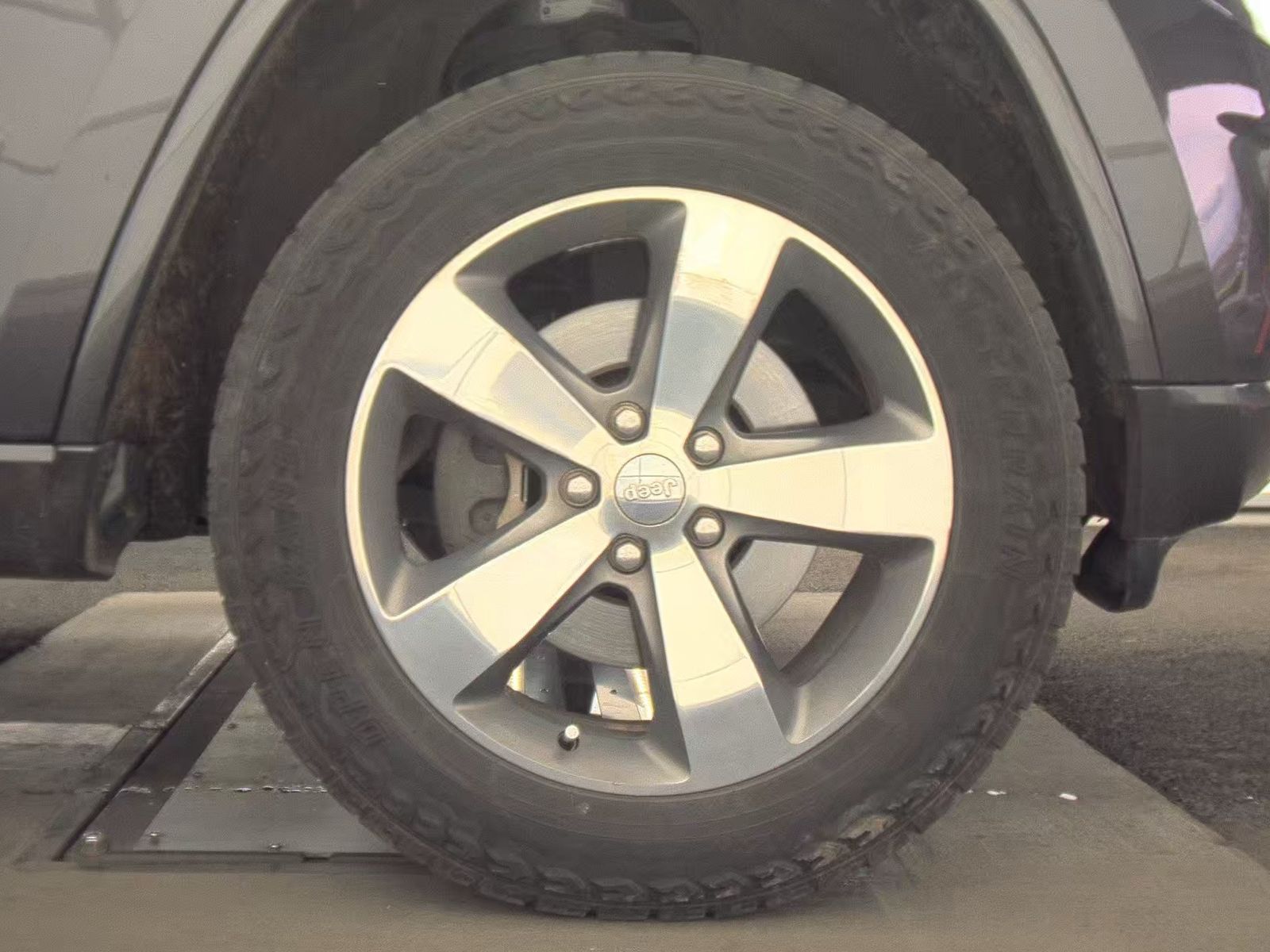 Jeep Grand Cherokee Overland снимка Jeep Grand Cherokee Overland