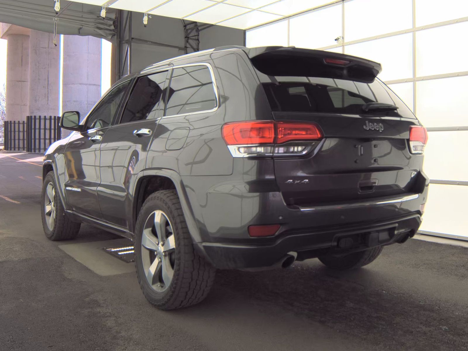 Jeep Grand Cherokee Overland снимка Jeep Grand Cherokee Overland