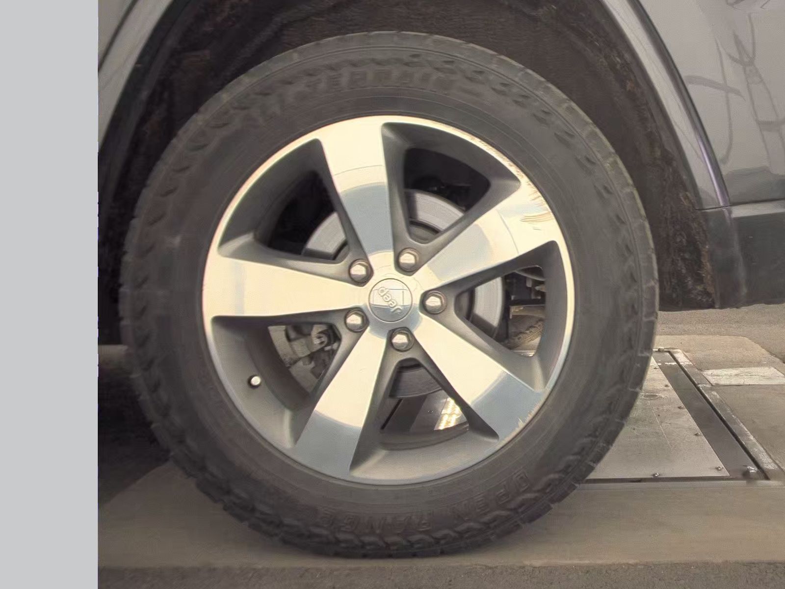 Jeep Grand Cherokee Overland снимка Jeep Grand Cherokee Overland