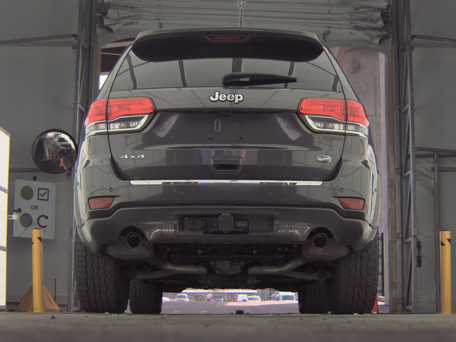 Jeep Grand Cherokee Overland снимка Jeep Grand Cherokee Overland