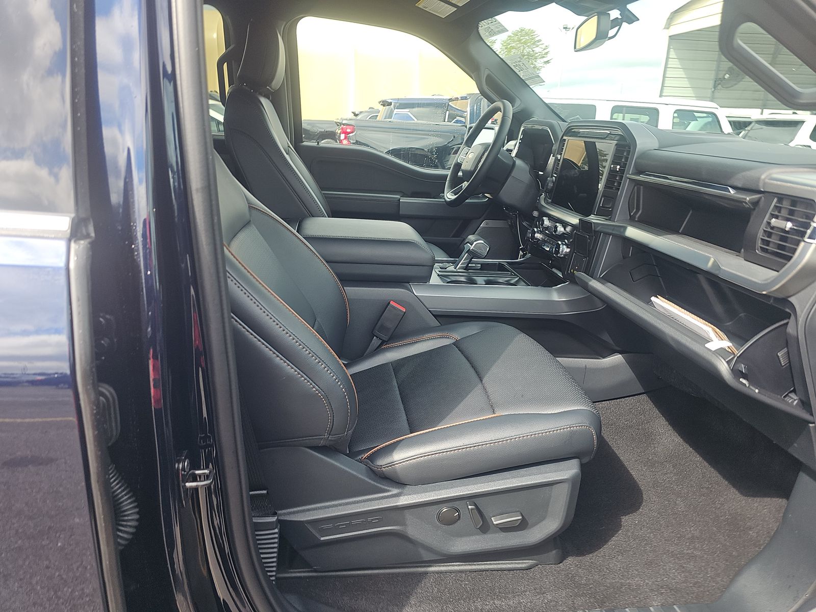 2025 Ford F-150 Lariat AWD