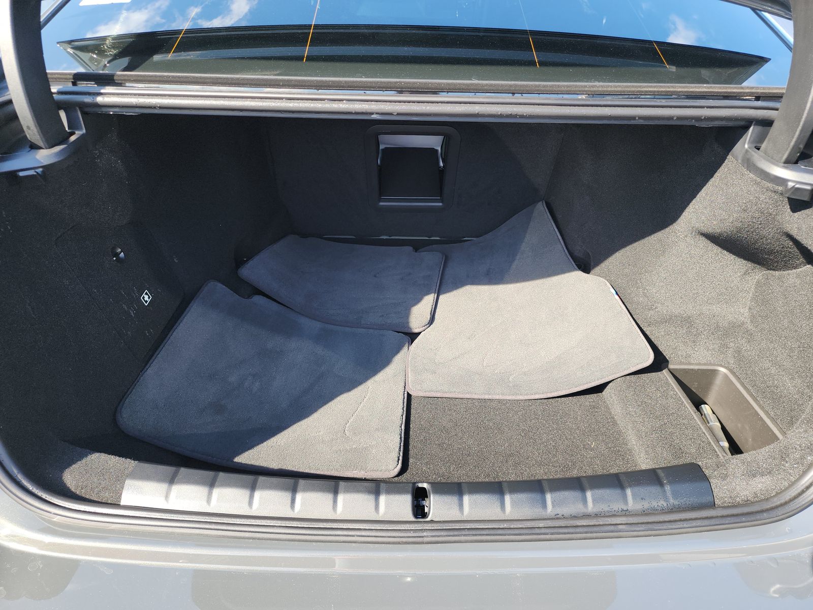 2024 BMW 7 Series 750e xDrive AWD