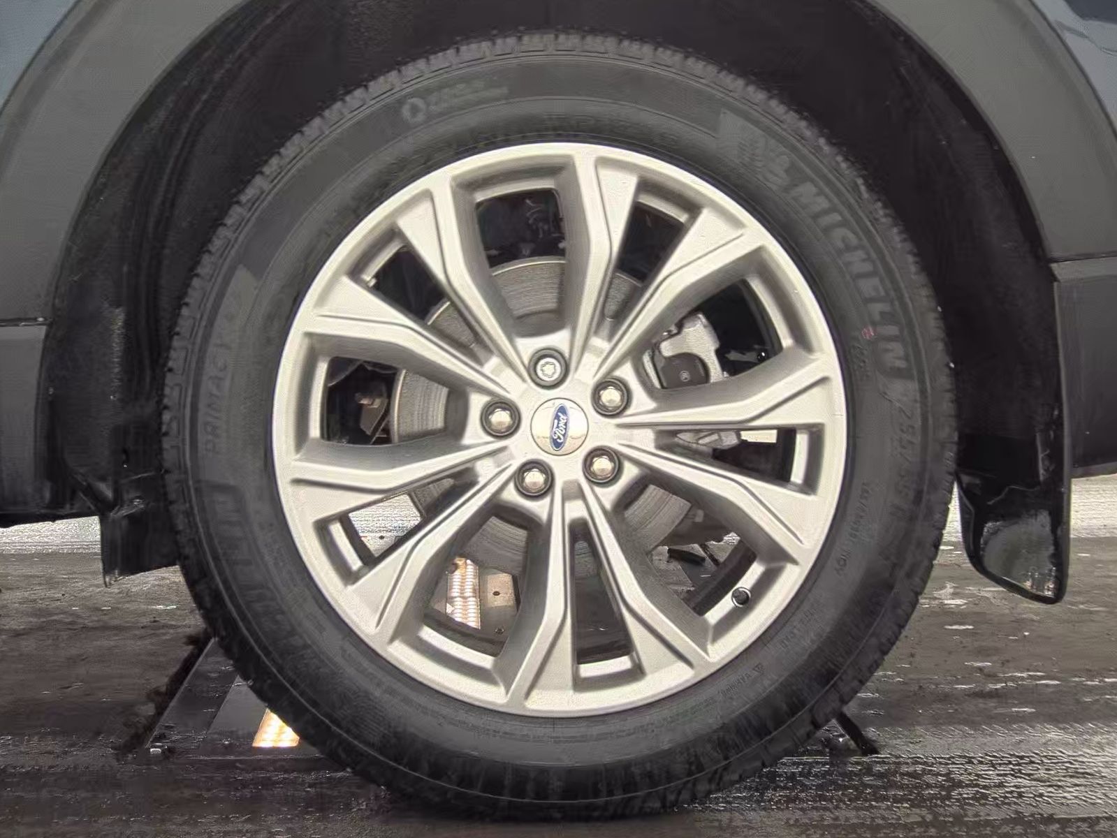 2024 Ford Explorer XLT AWD