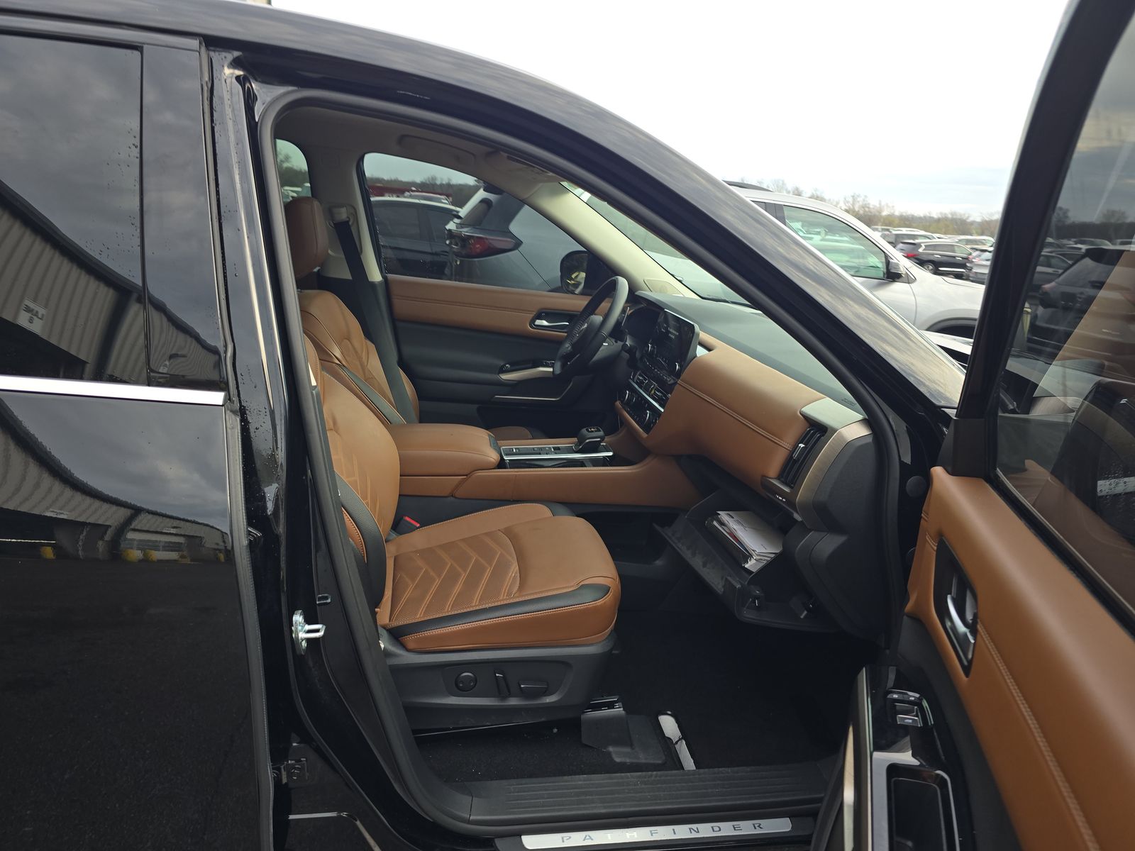 2025 Nissan Pathfinder Platinum FWD